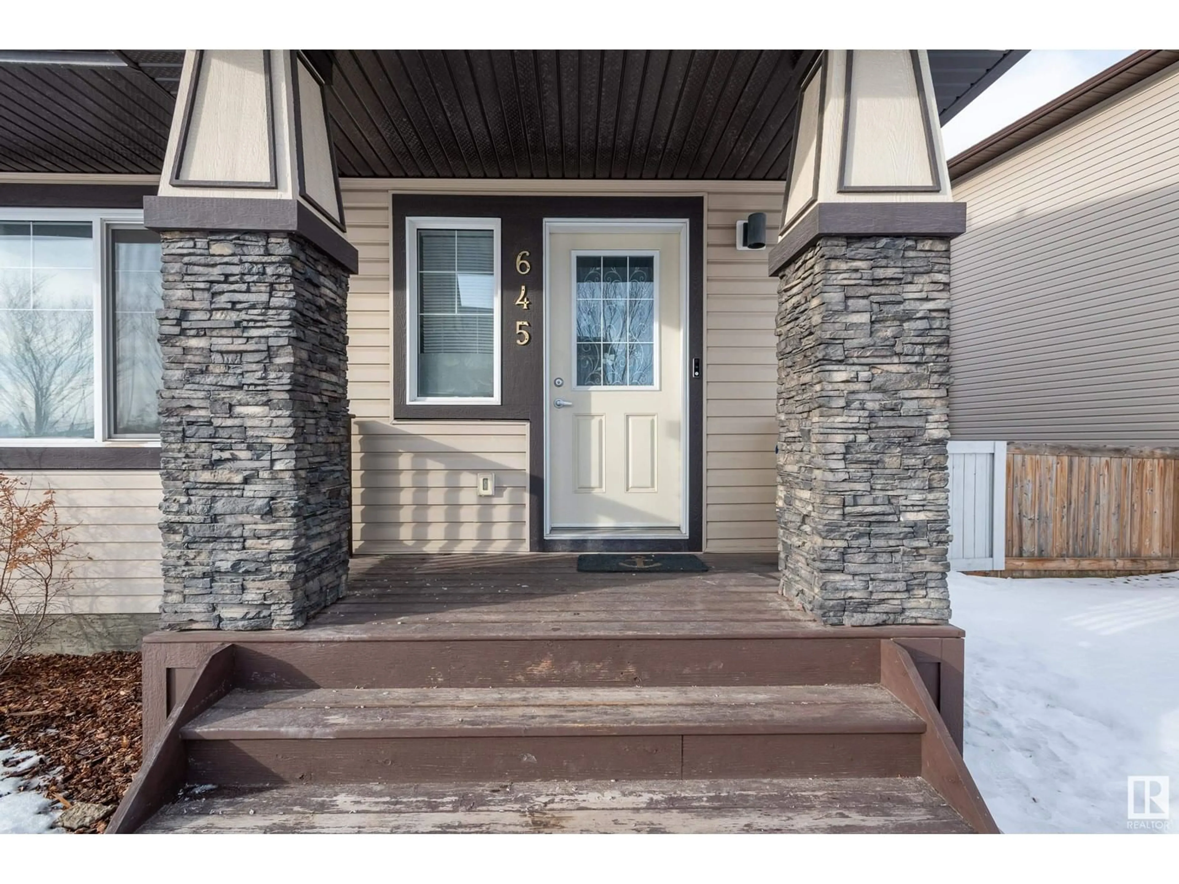 Indoor entryway for 645 ALLARD BV SW, Edmonton Alberta T6W2G3