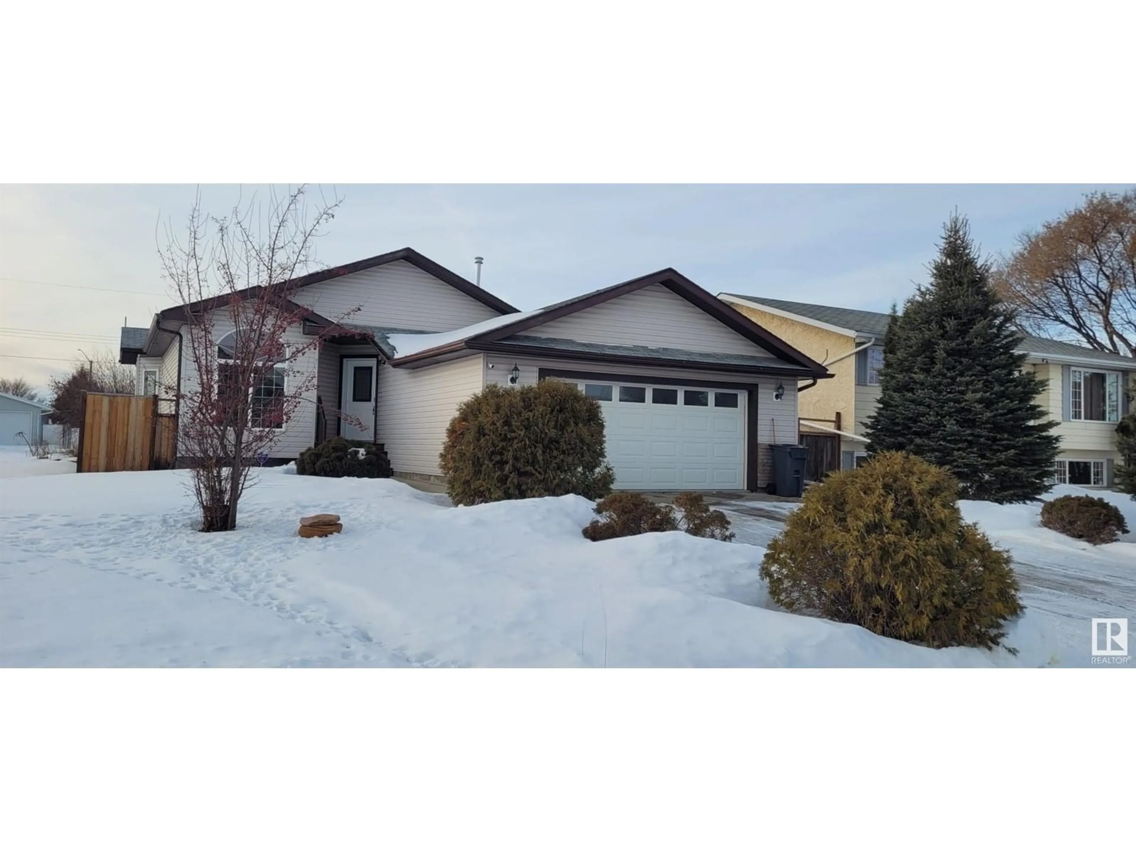 Home with vinyl exterior material, street for 4720 47 ST, Clyde Alberta T0G0P0