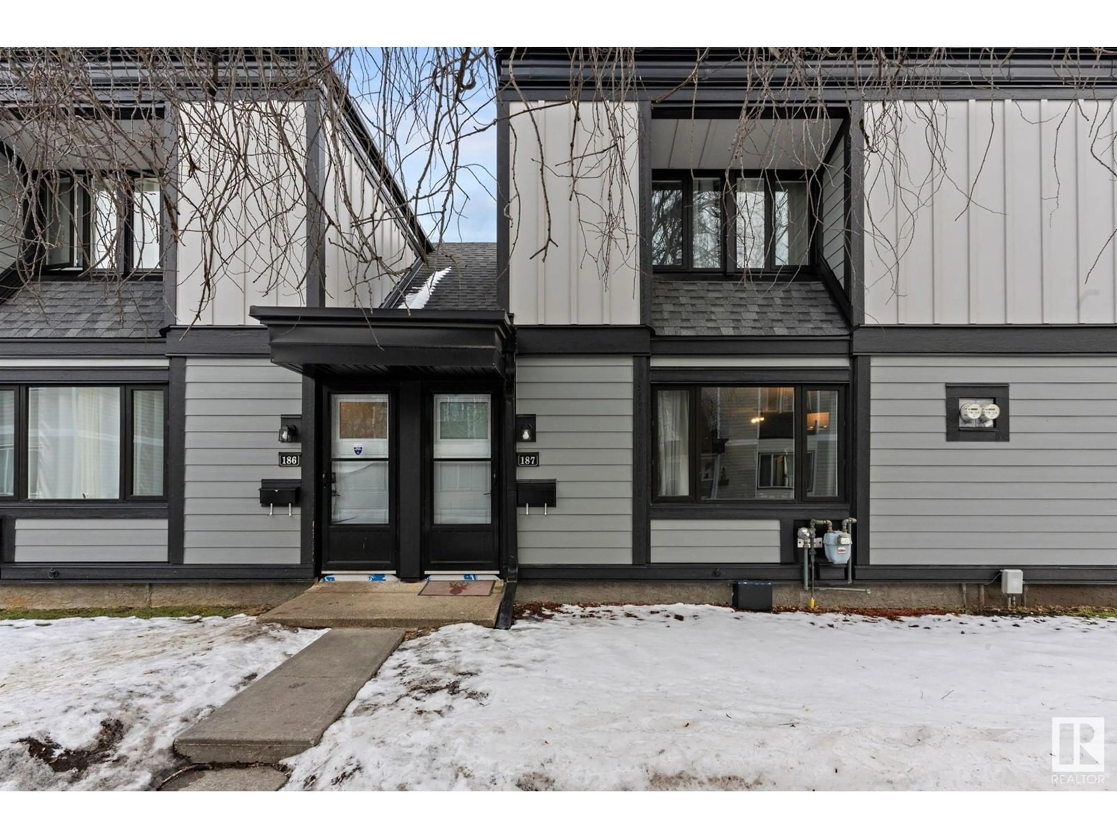 Indoor entryway for #187 11421 34 ST NW NW, Edmonton Alberta T5W5J7