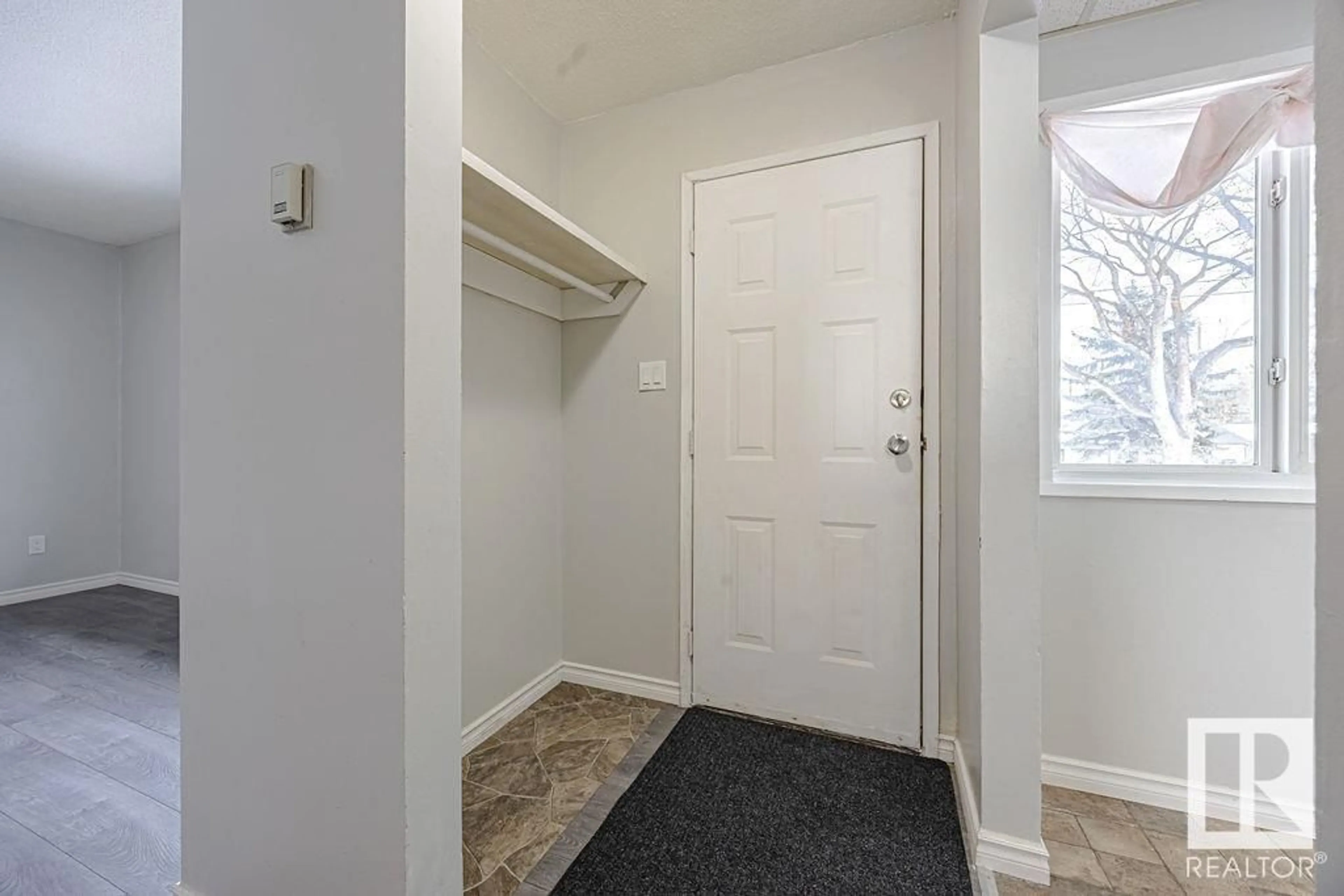 Indoor entryway for 6117 120 AV NW, Edmonton Alberta T5W1L9