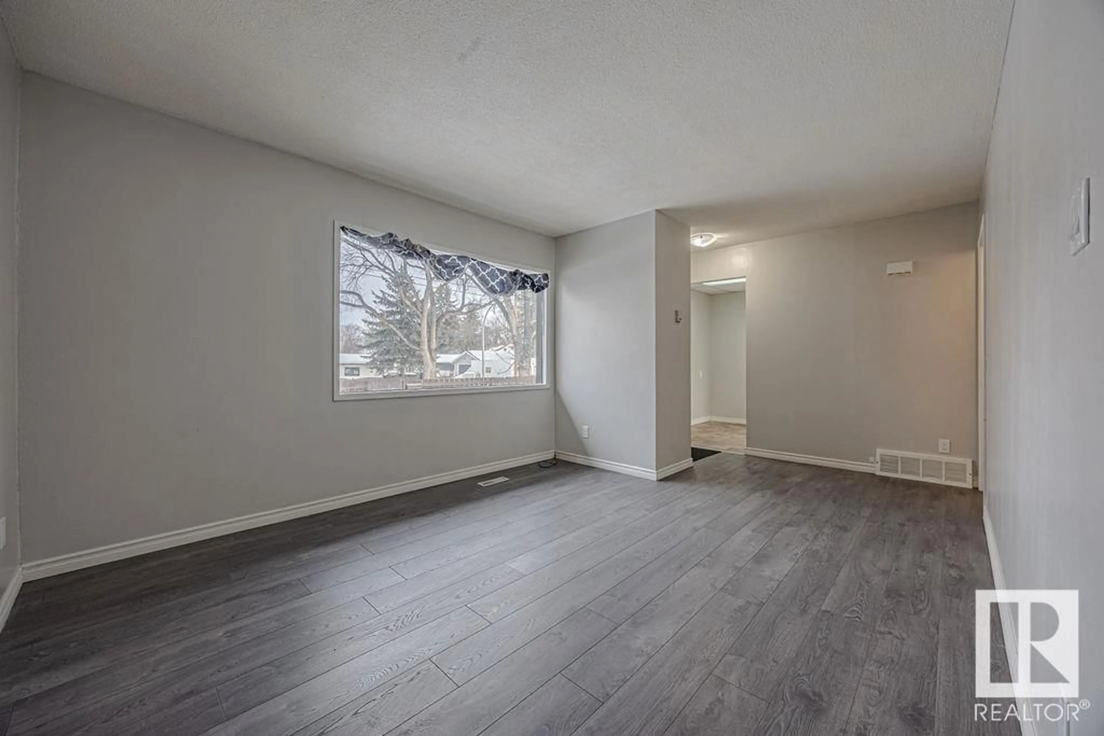 A pic of a room for 6117 120 AV NW, Edmonton Alberta T5W1L9