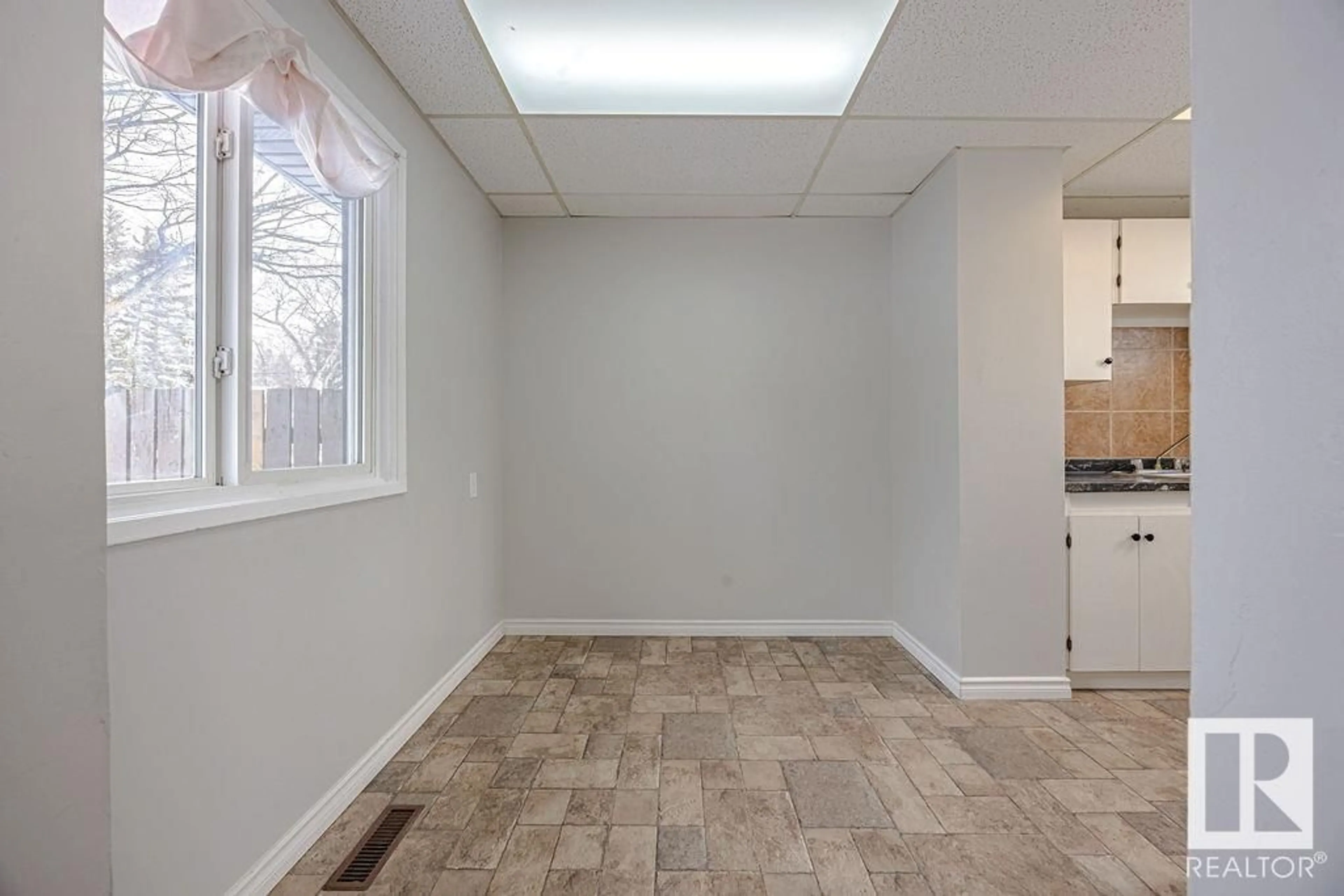 A pic of a room for 6117 120 AV NW, Edmonton Alberta T5W1L9