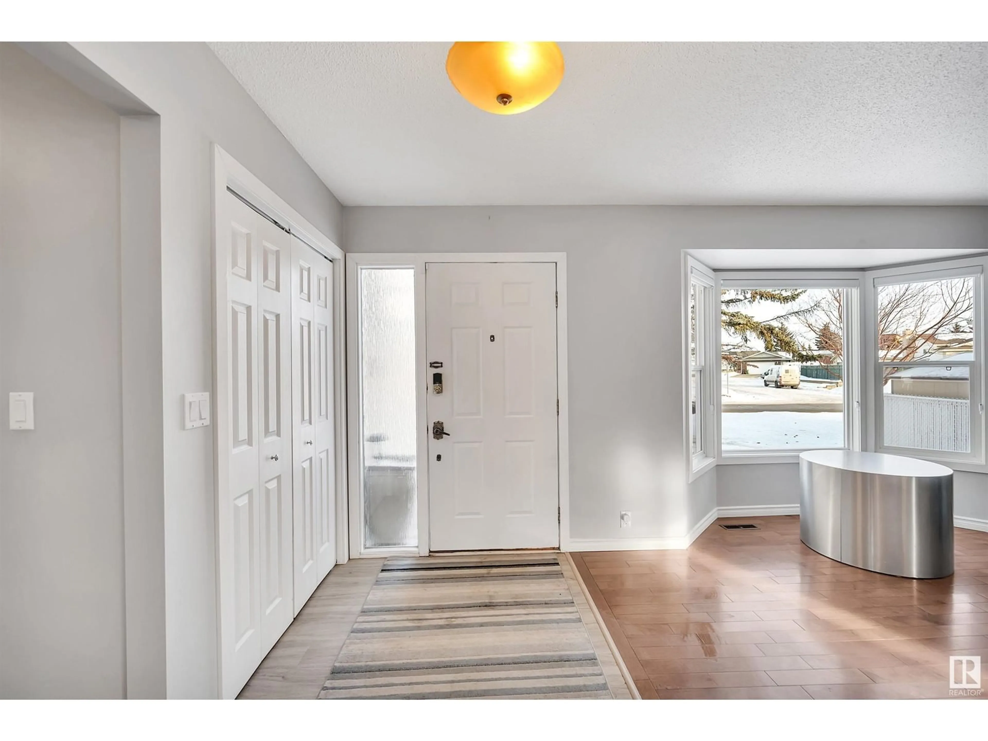 Indoor entryway for 49 Dunluce RD NW NW, Edmonton Alberta T5X4N8