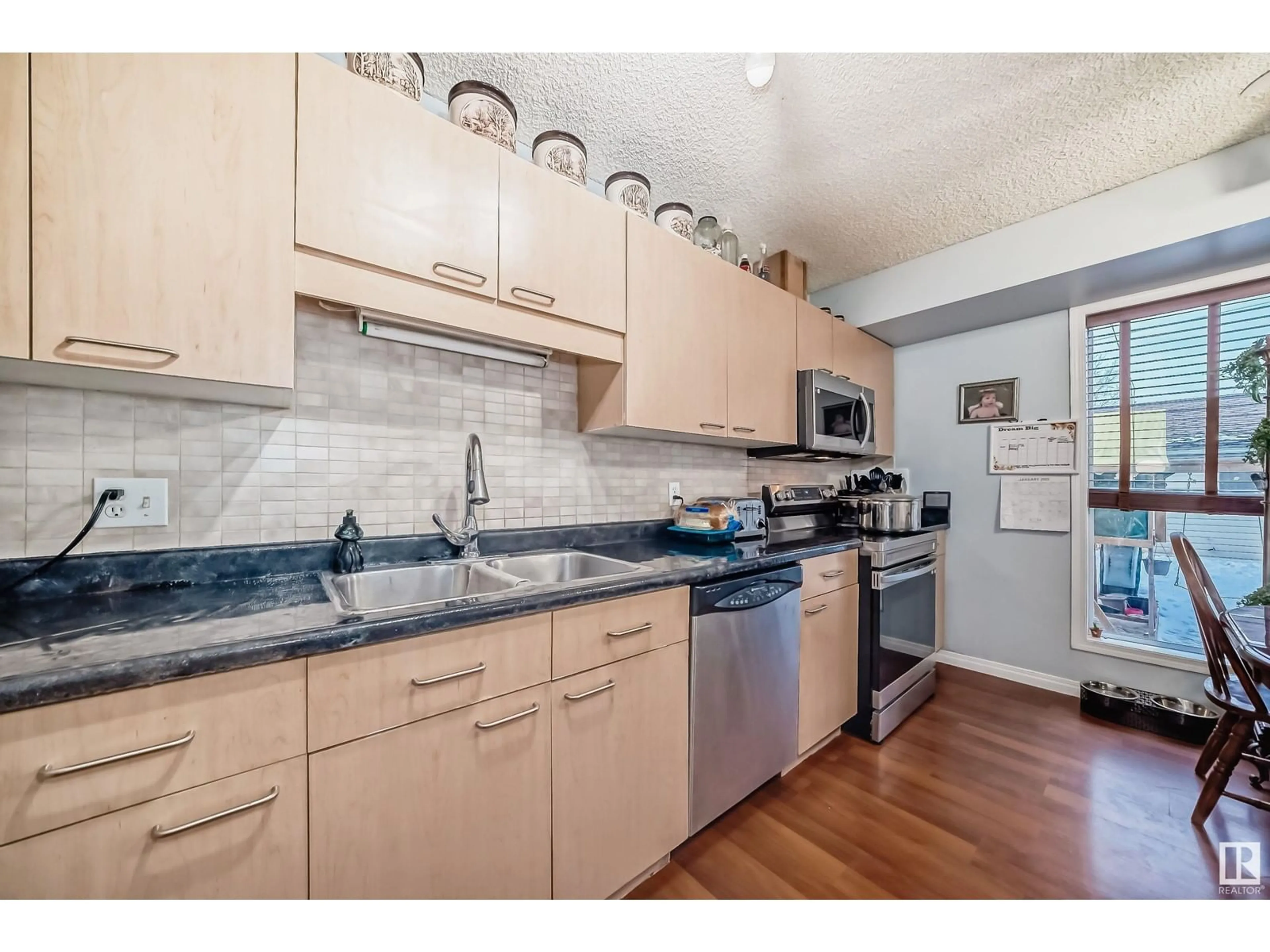 Standard kitchen, unknown for 2536 30 Ave NW, Edmonton Alberta T6T2A1