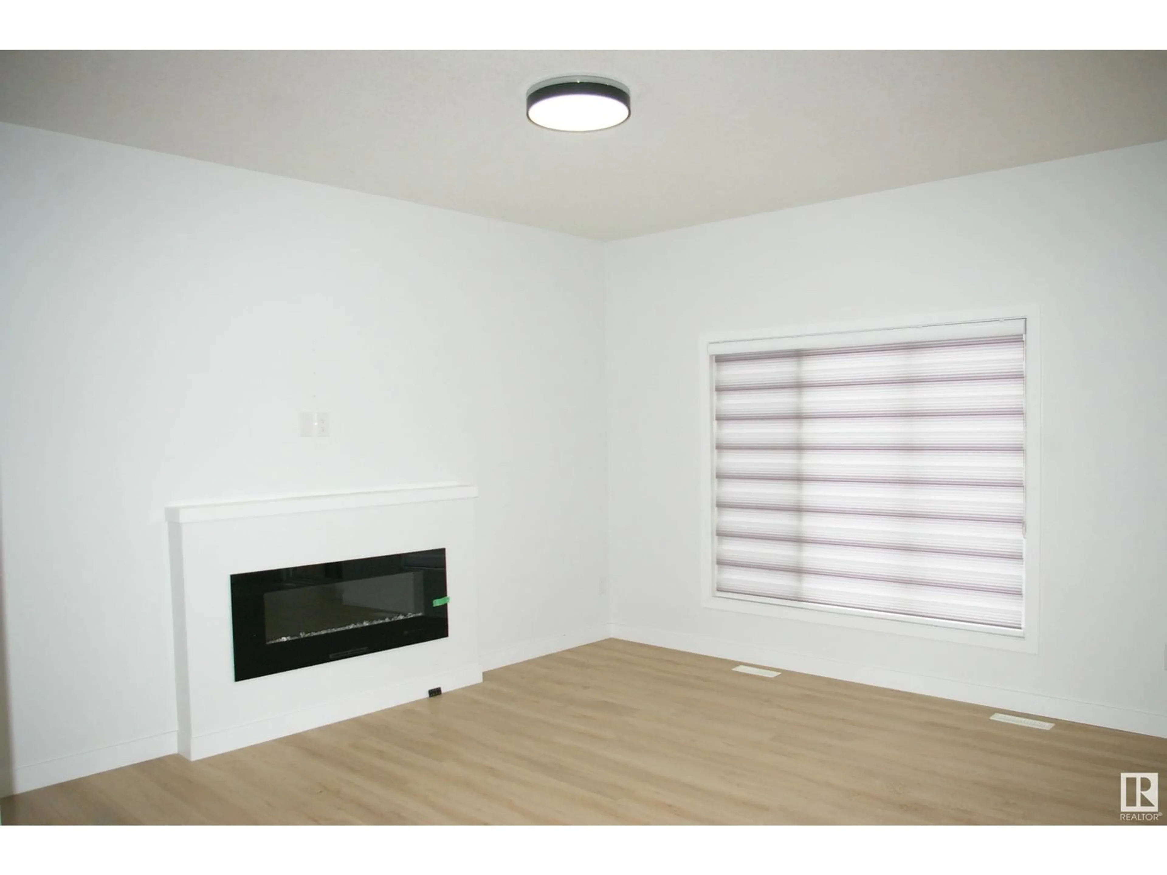 A pic of a room for 2611 200 ST NW, Edmonton Alberta T6M1K3