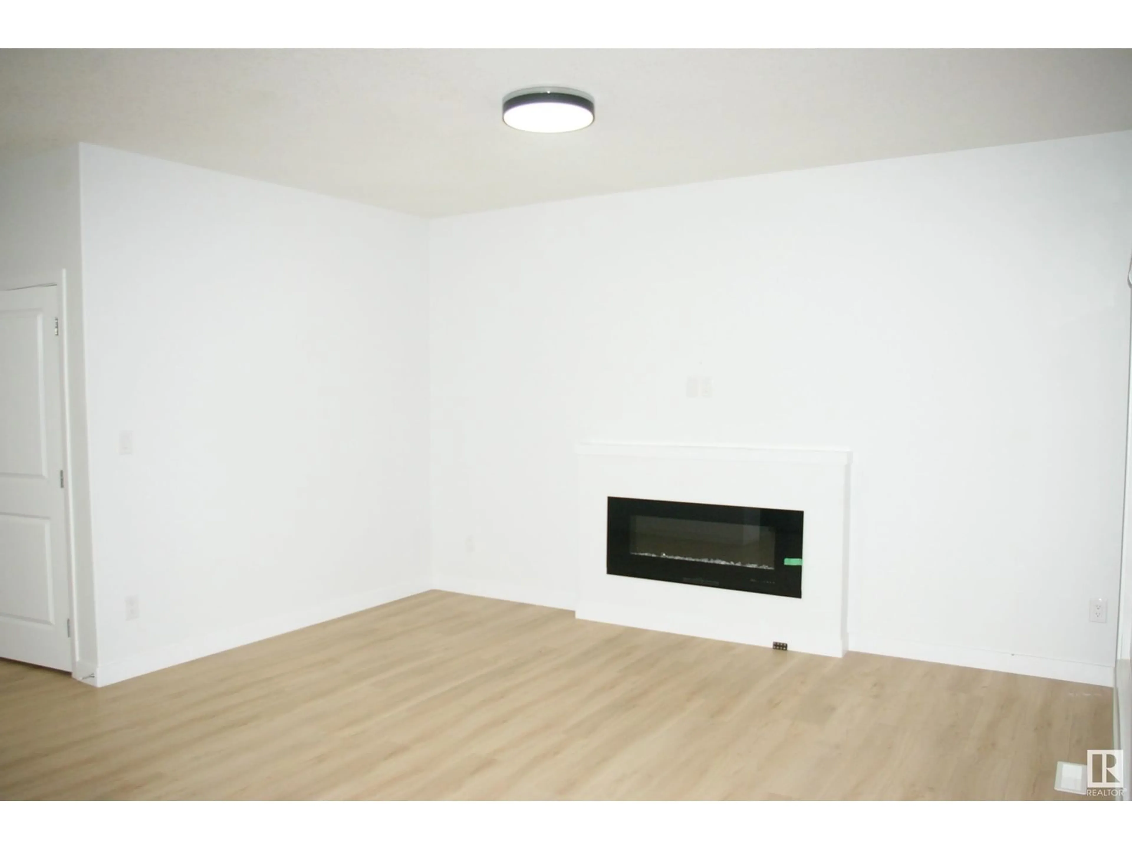 A pic of a room for 2611 200 ST NW, Edmonton Alberta T6M1K3