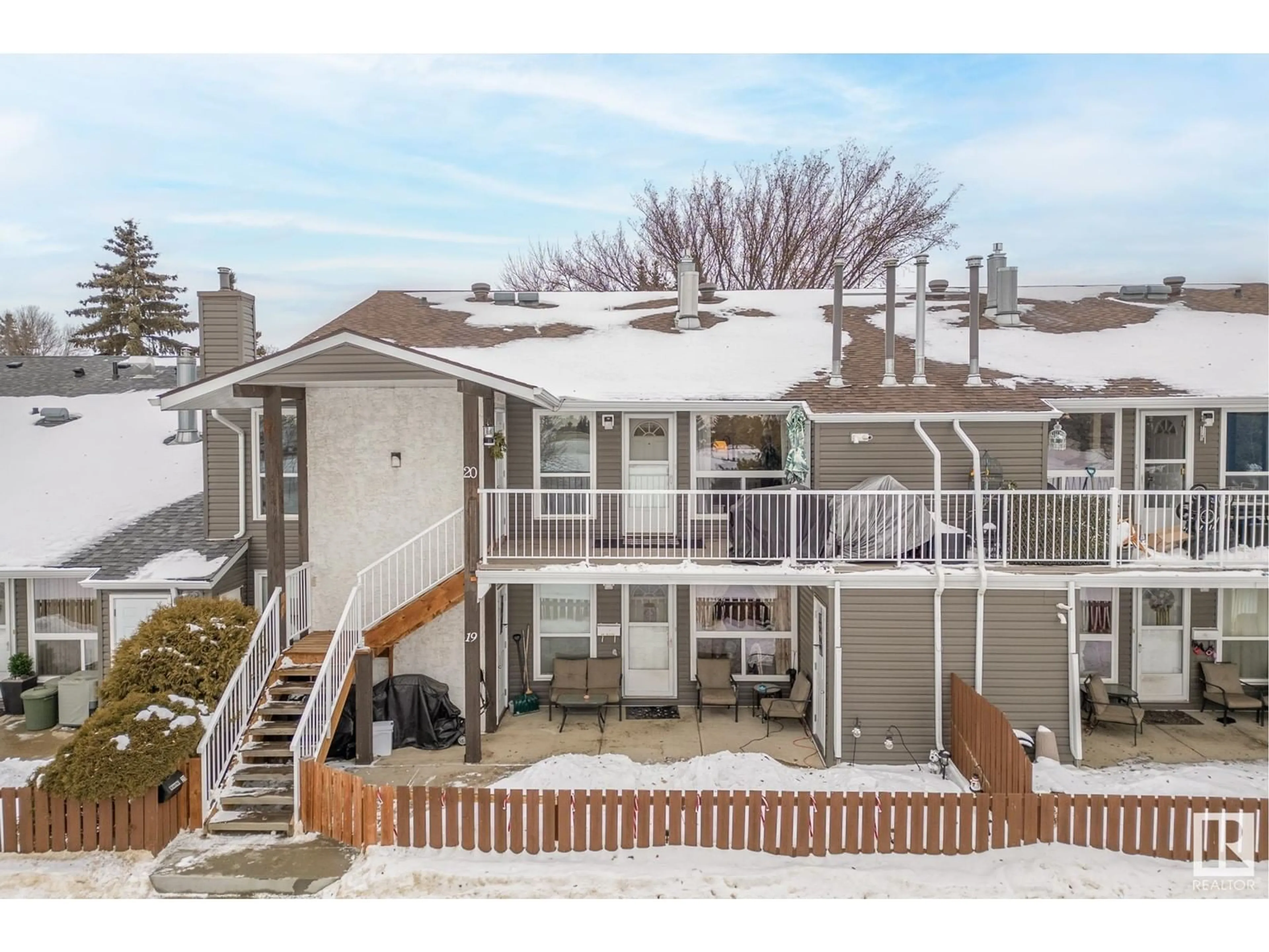 A pic from outside/outdoor area/front of a property/back of a property/a pic from drone, mountain view for #20 3111 142 AV NW, Edmonton Alberta T5Y2H6