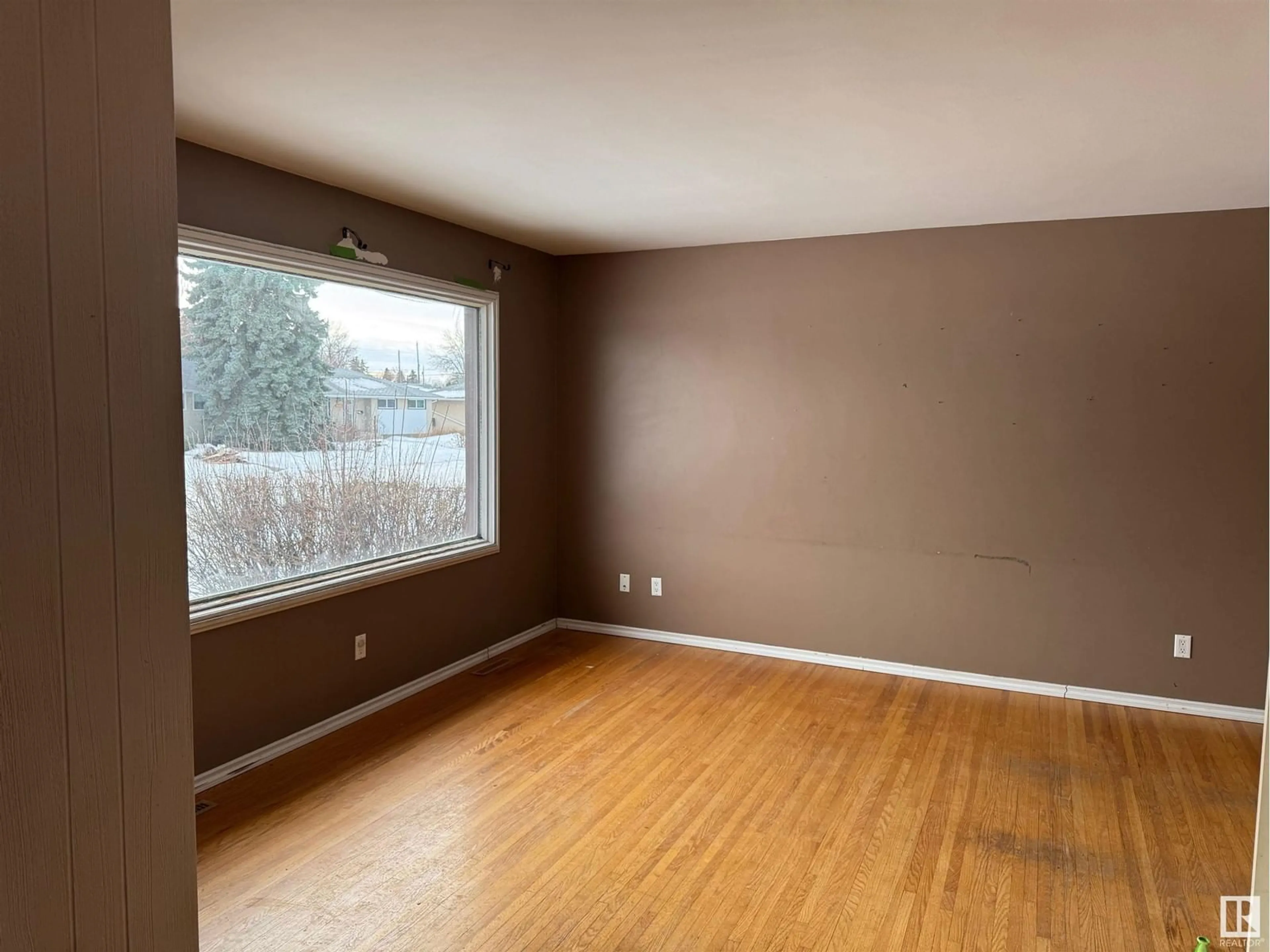 A pic of a room for 16132 109A AV NW, Edmonton Alberta T5T1C4