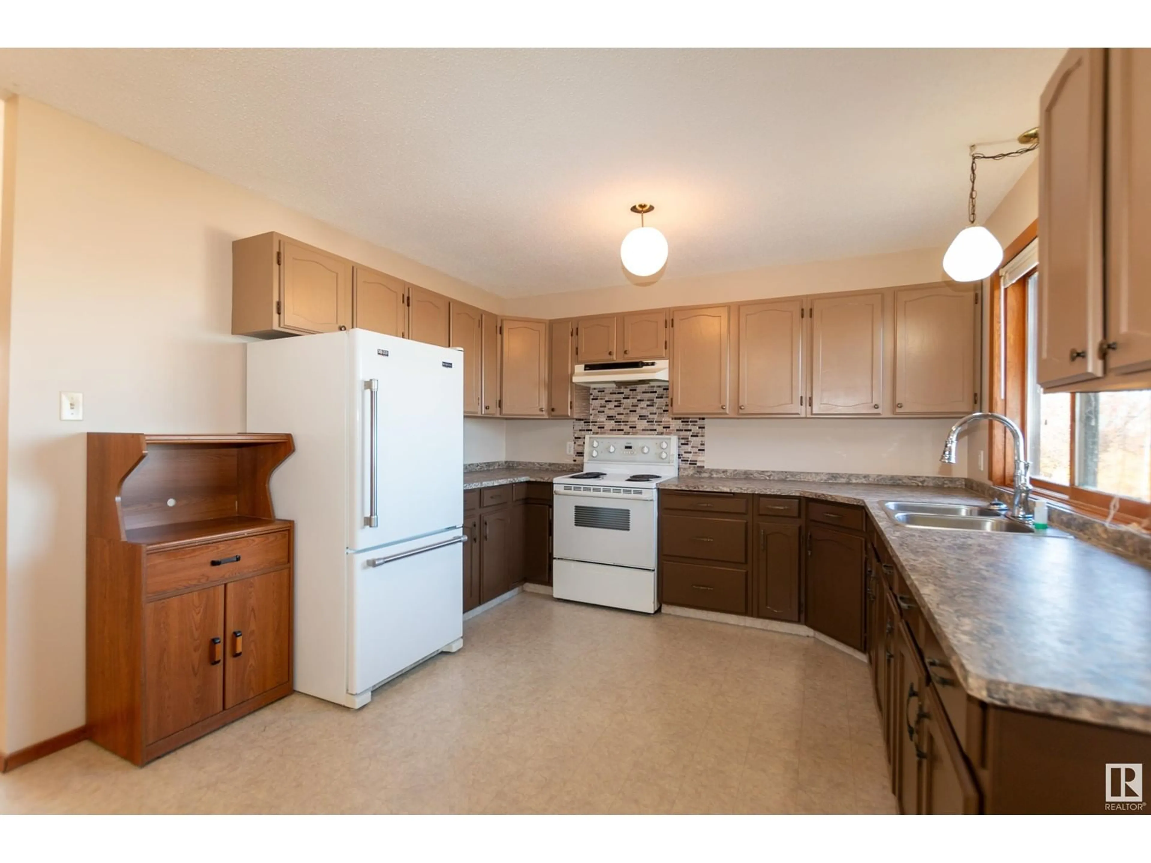 Standard kitchen, unknown for 5204 Hwy 654, Rural Barrhead County Alberta T7N1H9