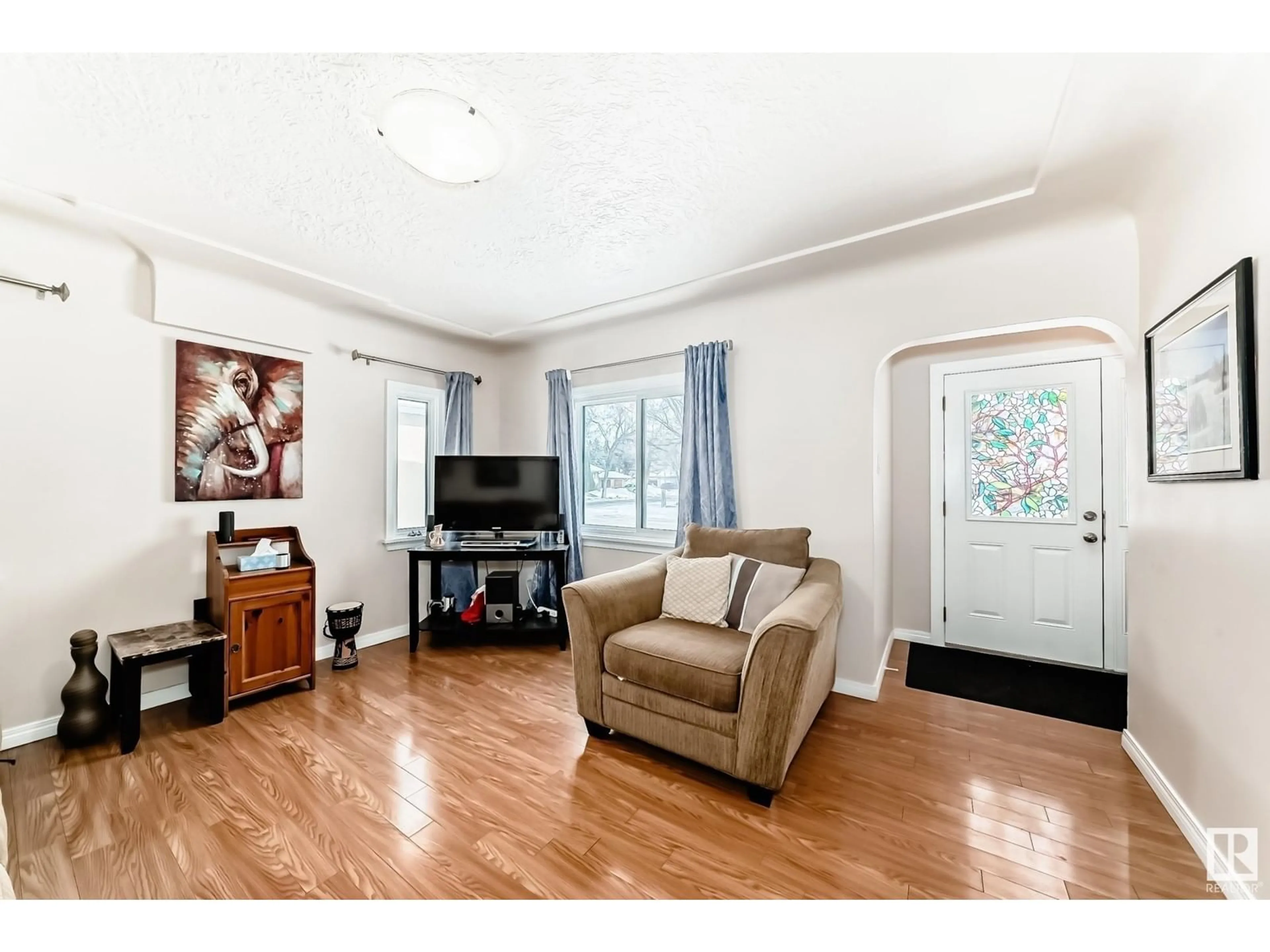 Living room with furniture, wood/laminate floor for 12340 89 ST NW, Edmonton Alberta T5B3W7