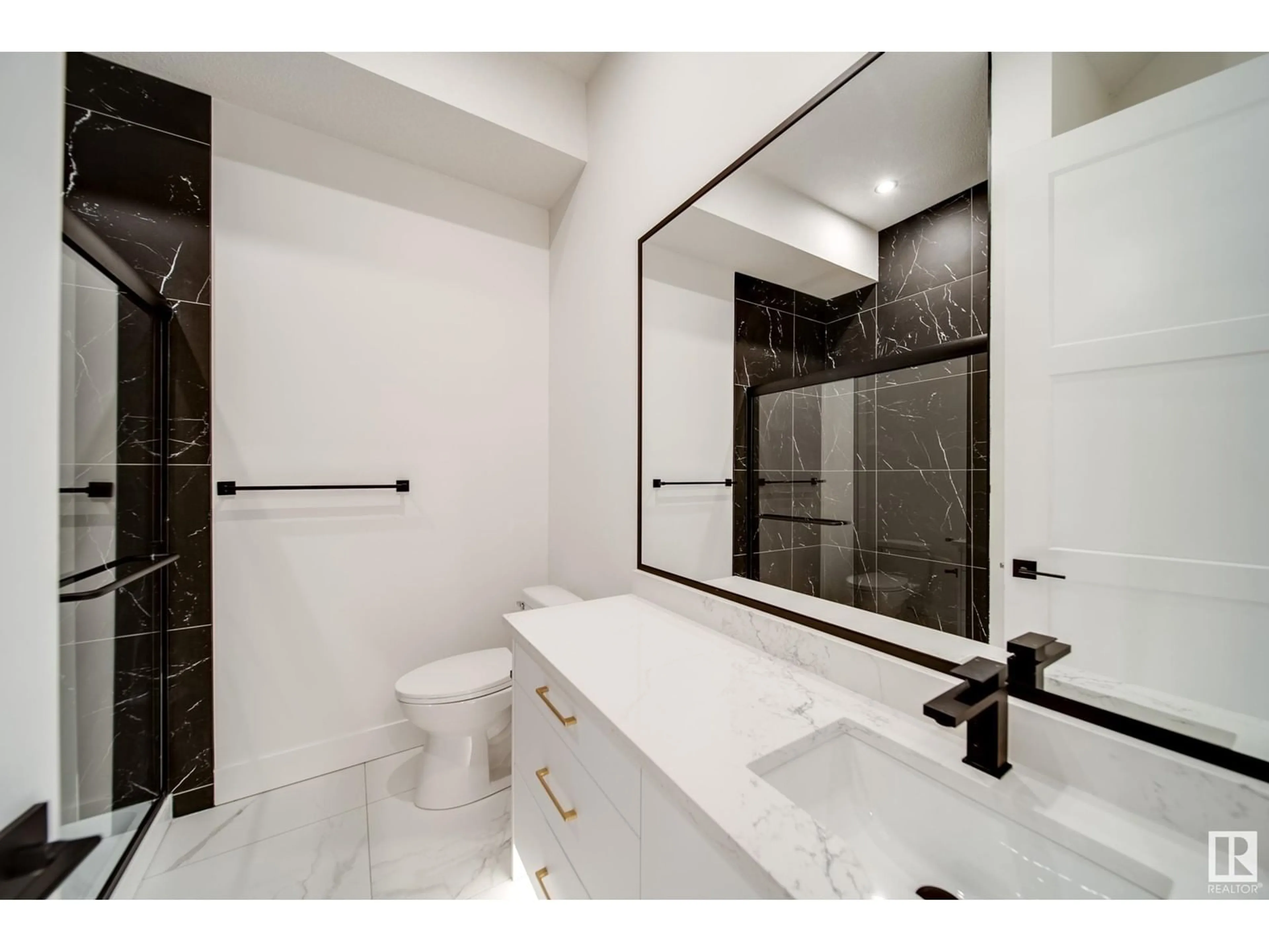 Contemporary bathroom, ceramic/tile floor for 21 STARLING WY, Fort Saskatchewan Alberta T8L1R5