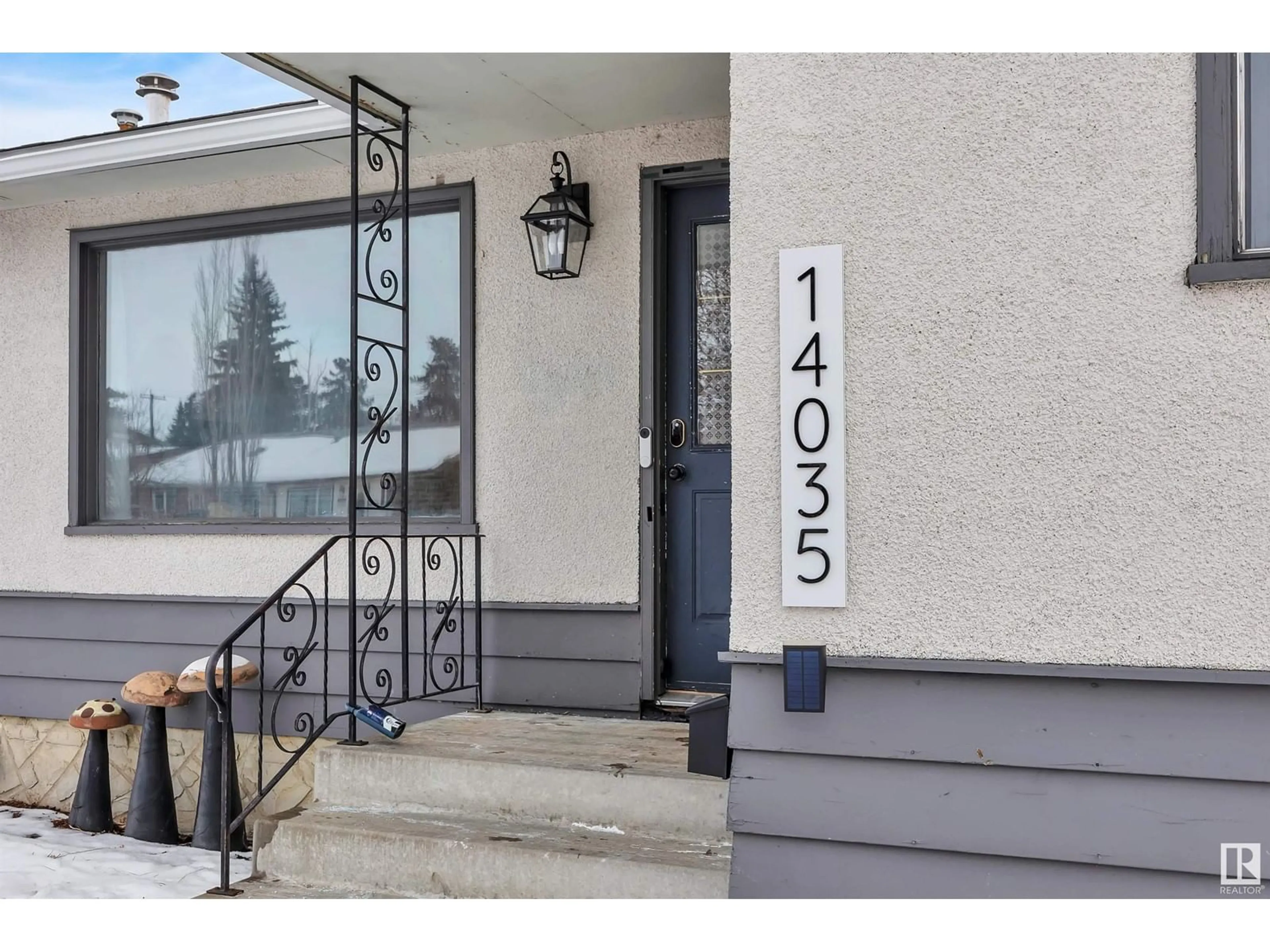 Indoor entryway for 14035 63 ST NW, Edmonton Alberta T5A1R6