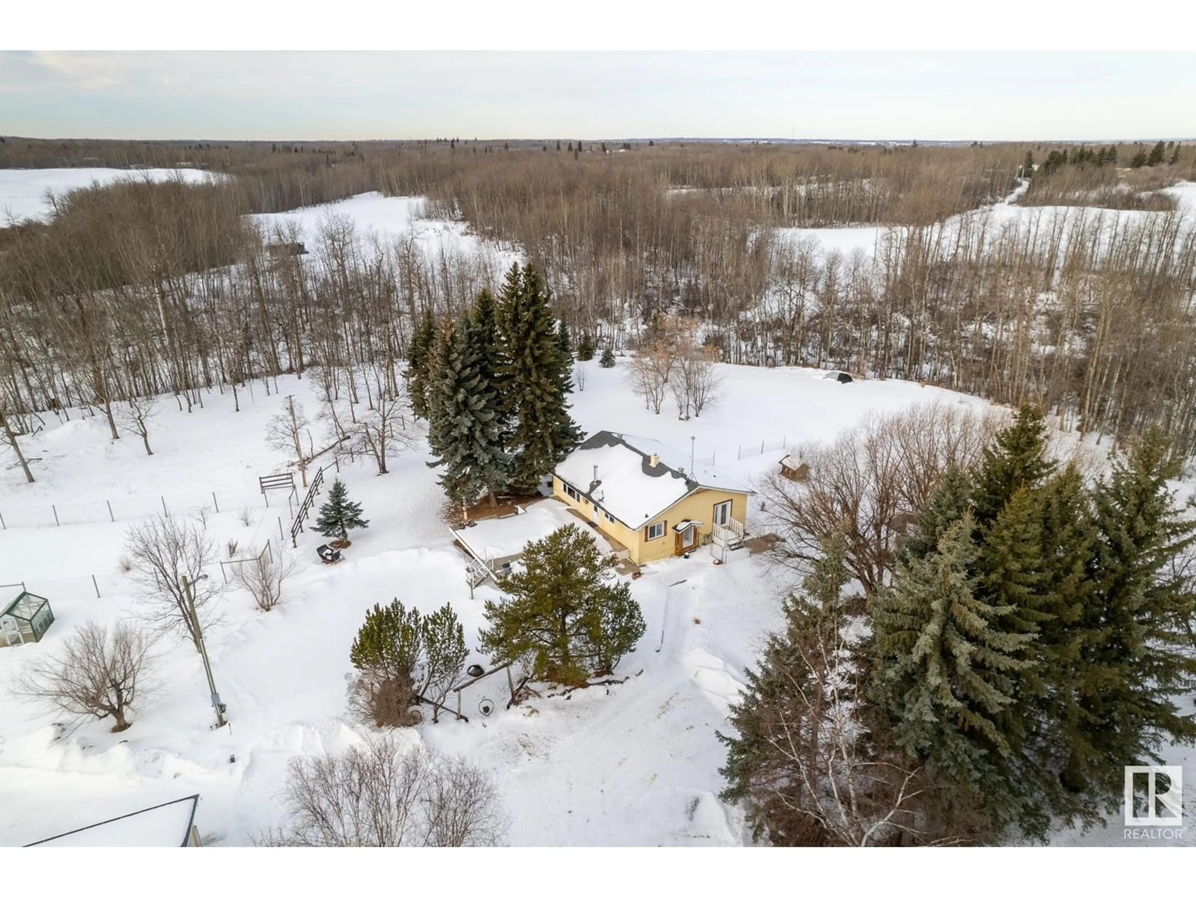 A pic from outside/outdoor area/front of a property/back of a property/a pic from drone, unknown for 53080 RGE ROAD 210, Rural Strathcona County Alberta T8G2E4