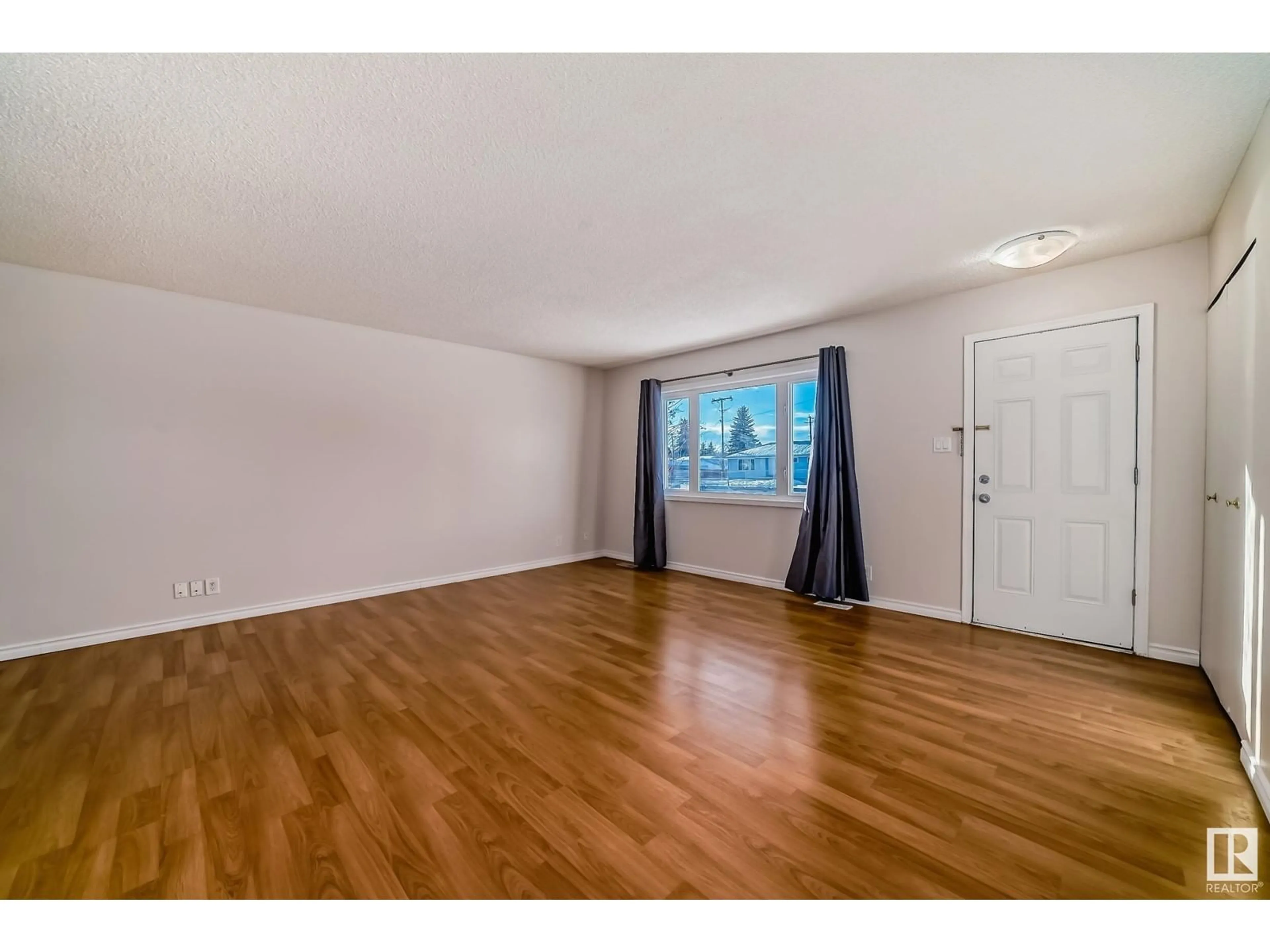 A pic of a room for 9125 156 ST NW, Edmonton Alberta T5R1Y9