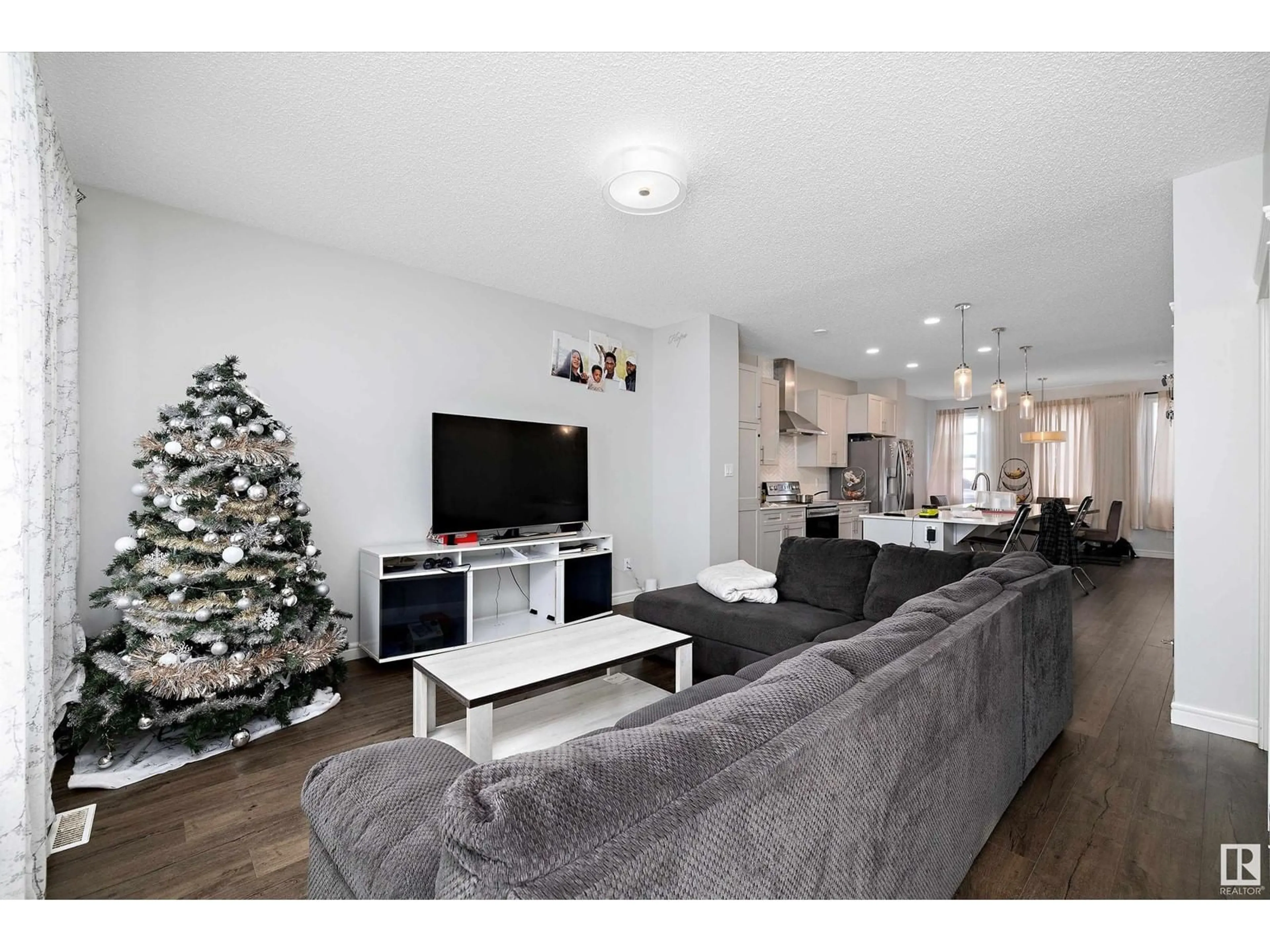 Living room with furniture, unknown for 1933 GRAYDON HILL GREEN SW, Edmonton Alberta T6W4C3