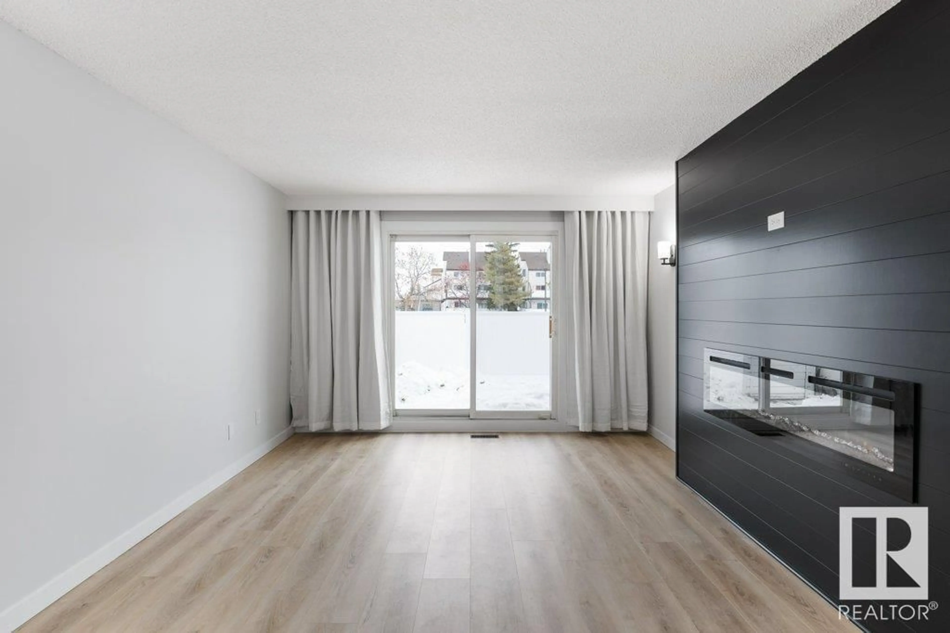 A pic of a room for 244 LANCASTER TC NW, Edmonton Alberta T5X5T4