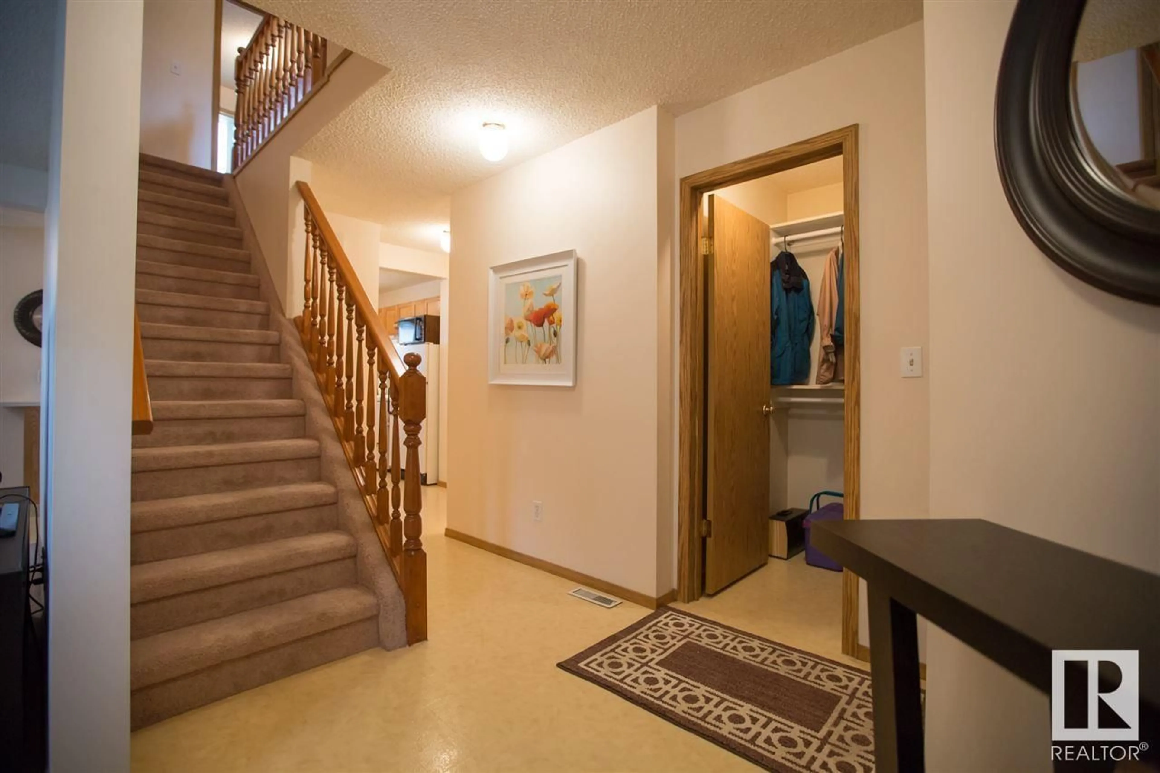 Indoor foyer for #3 15 RITCHIE WY, Sherwood Park Alberta T8A5T3