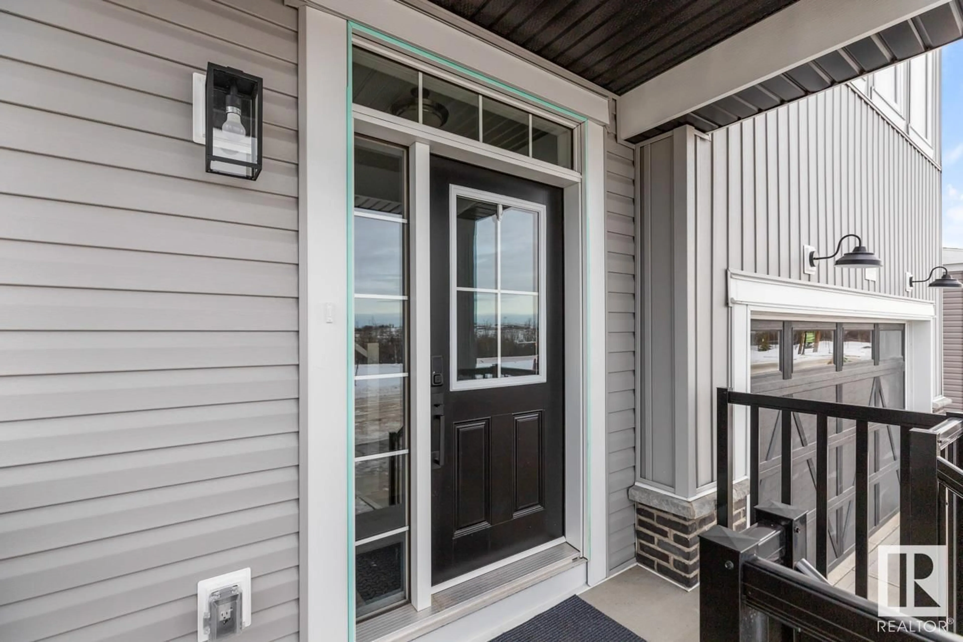 Indoor entryway for 1039 OLD MAN CREEK BV, Sherwood Park Alberta T8H3A2