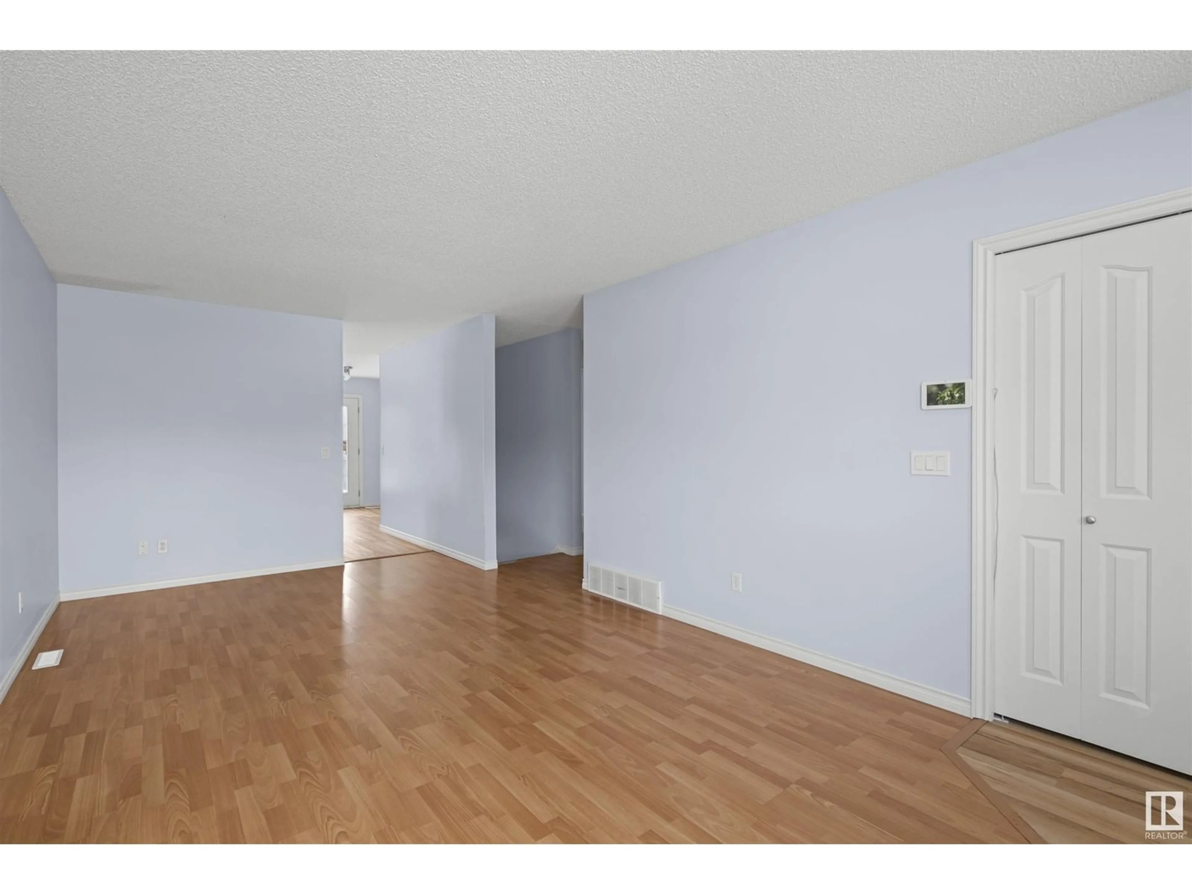 A pic of a room for 13516 141 AV NW, Edmonton Alberta T6V1W7