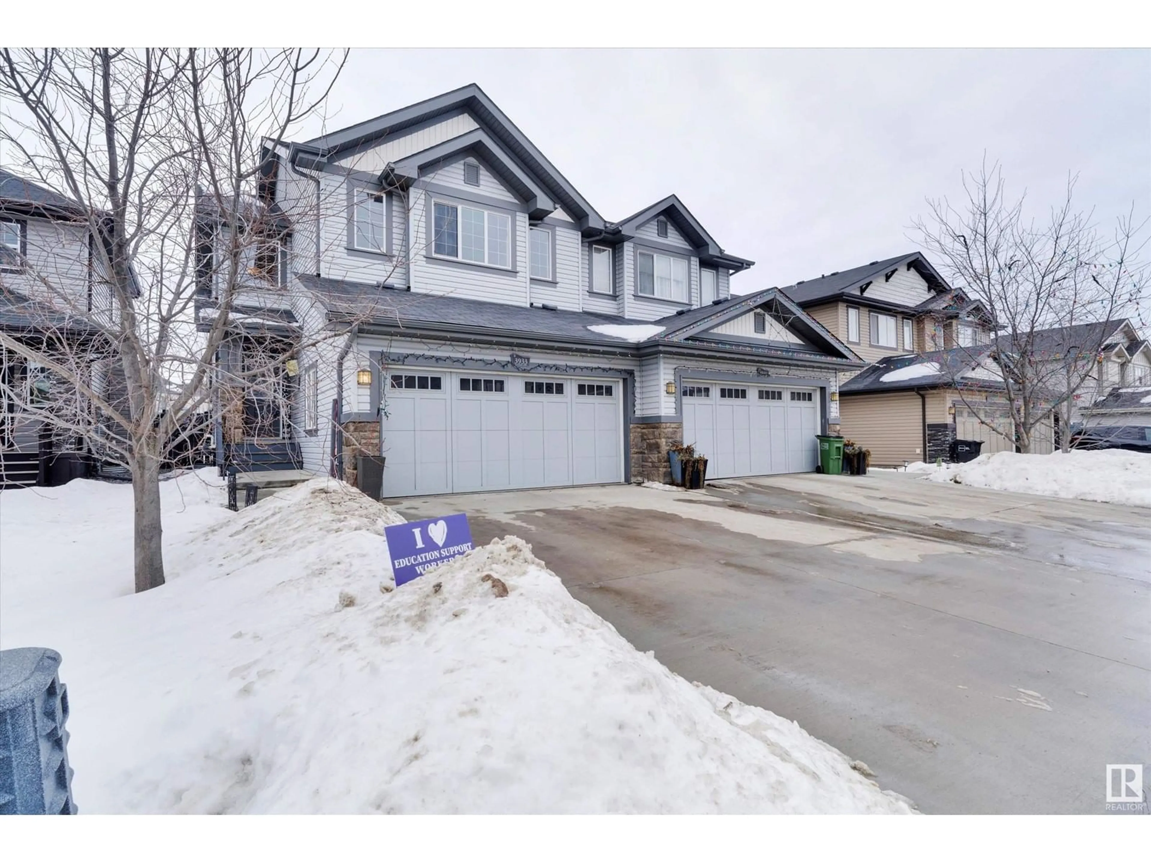 A pic from outside/outdoor area/front of a property/back of a property/a pic from drone, street for 3933 GALLINGER LO NW, Edmonton Alberta T5T4G5