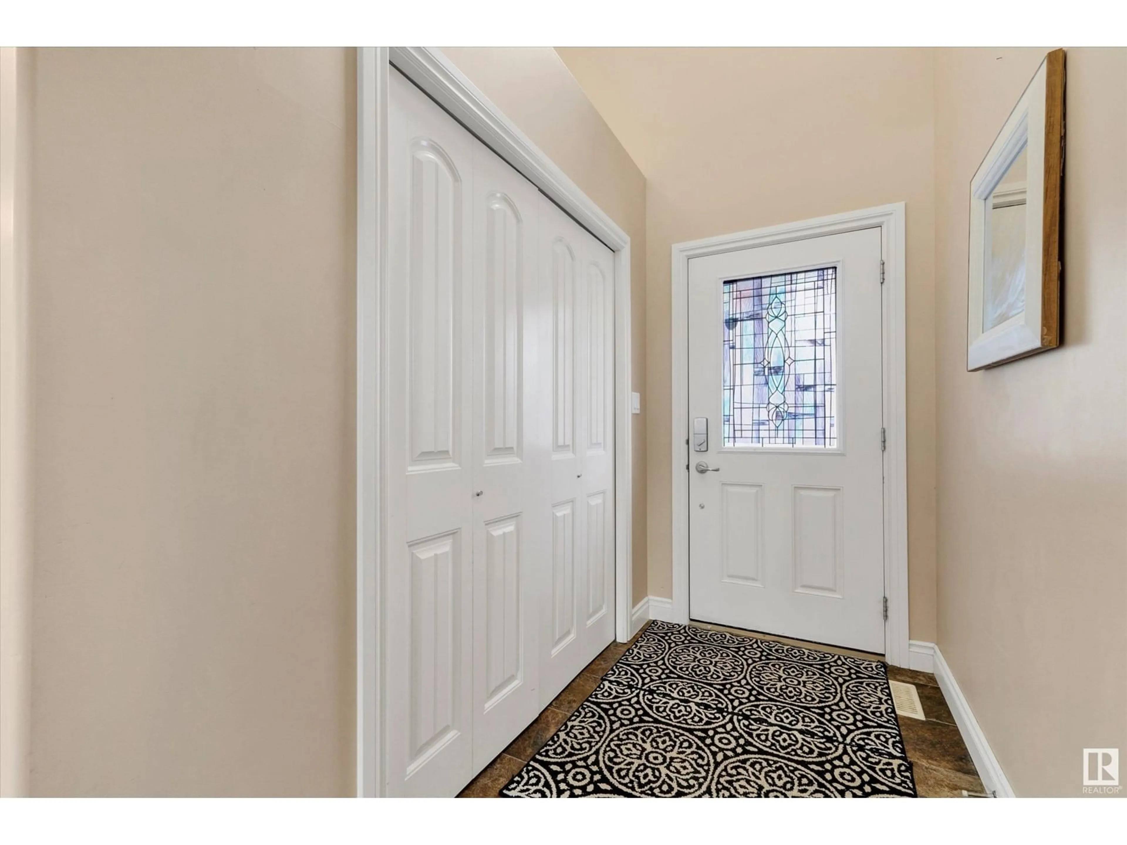 Indoor entryway for 3933 GALLINGER LO NW, Edmonton Alberta T5T4G5