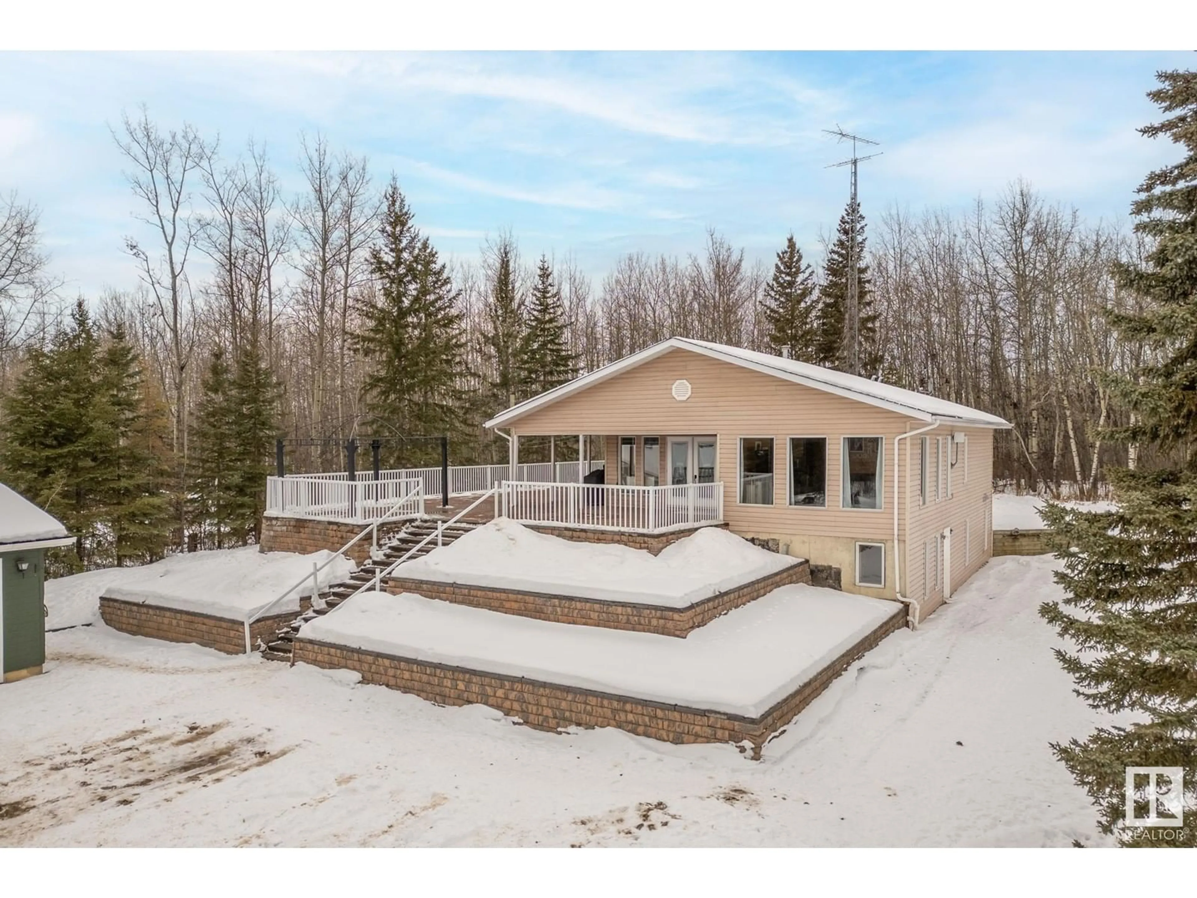 A pic from outside/outdoor area/front of a property/back of a property/a pic from drone, unknown for 4551 22 ST, Rural Wetaskiwin County Alberta T0C2C0