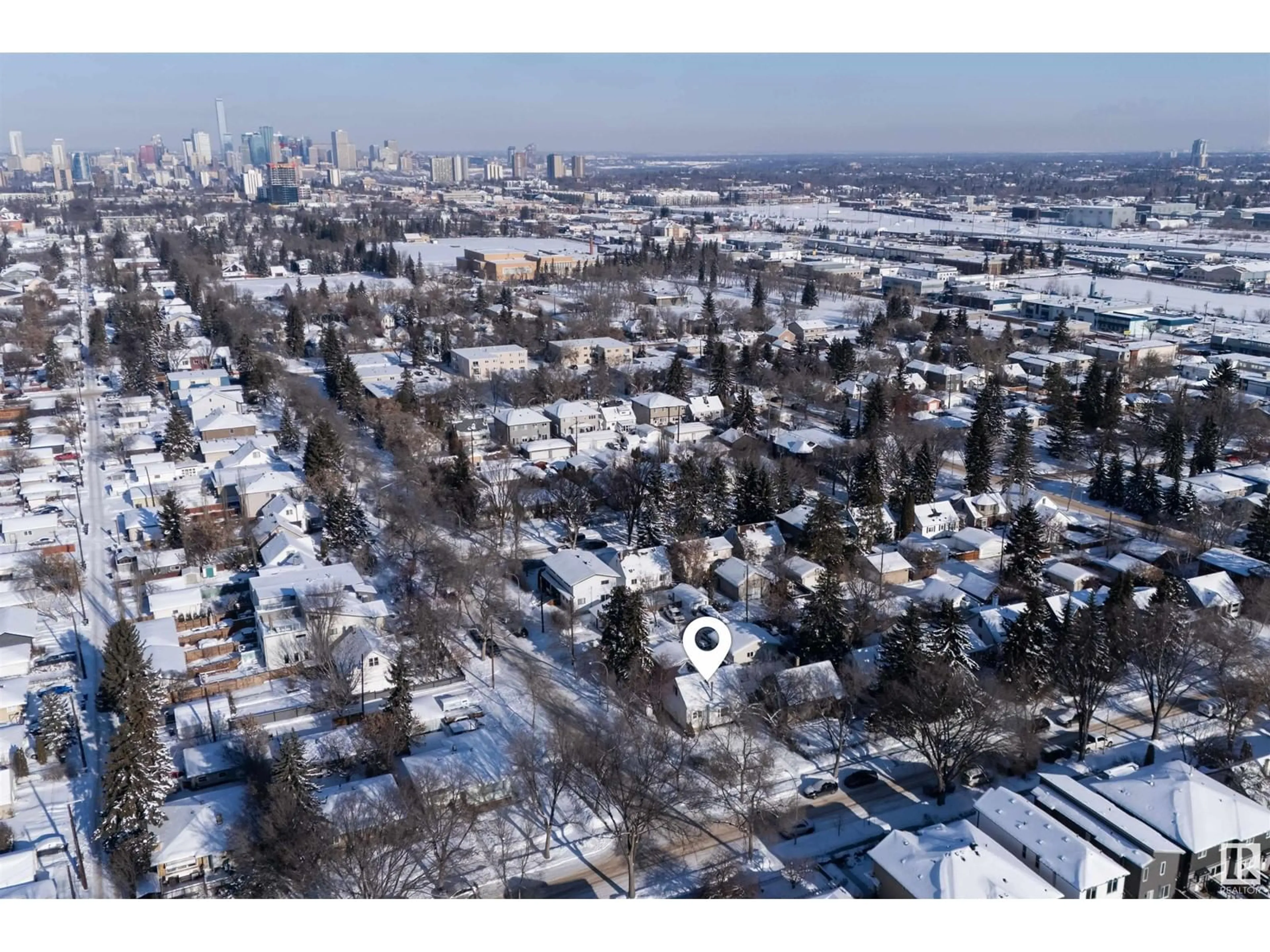 A pic from outside/outdoor area/front of a property/back of a property/a pic from drone, city buildings view from balcony for 10536 67 AV NW, Edmonton Alberta T6H1Z5