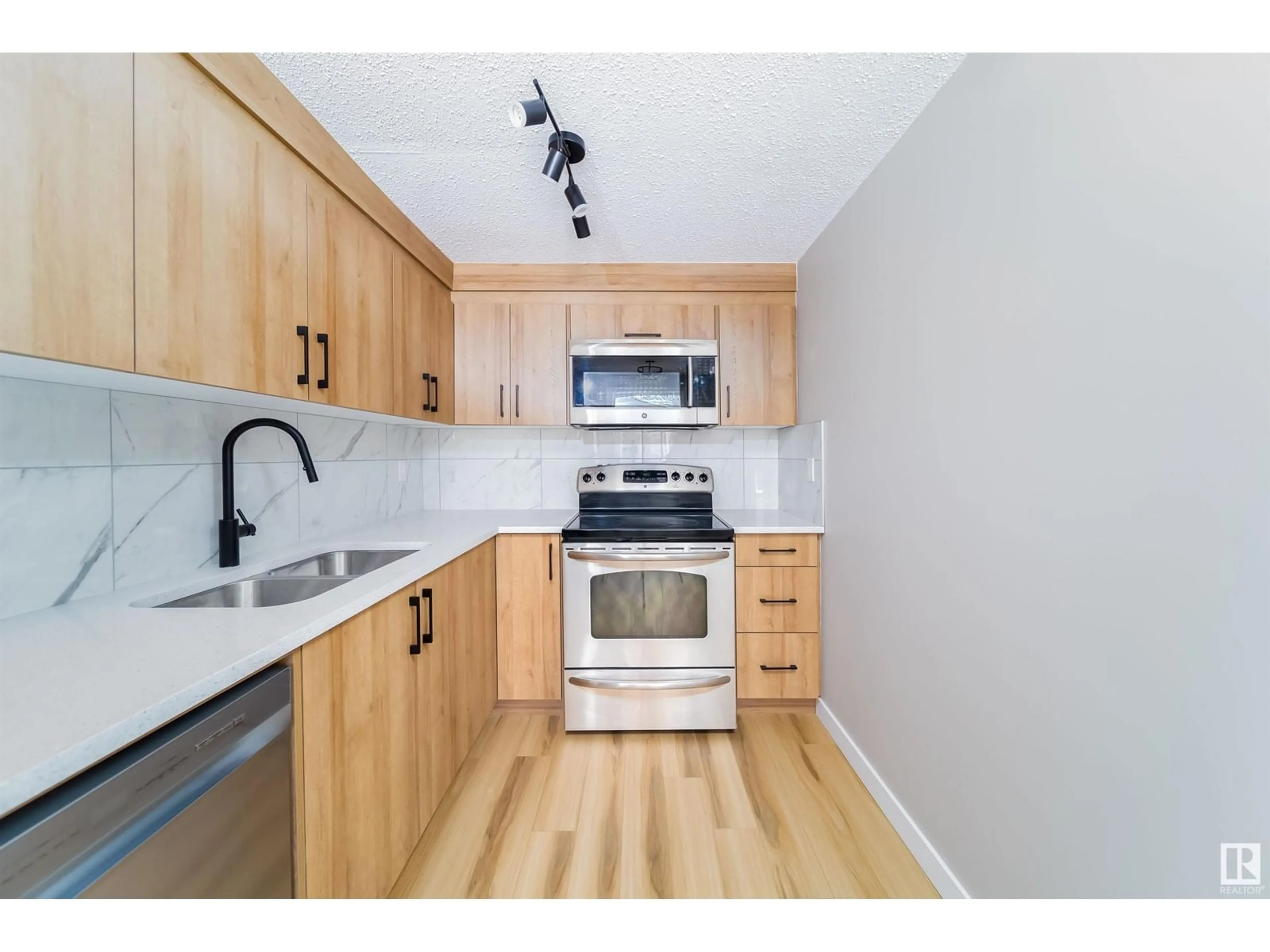 Standard kitchen, wood/laminate floor for 3837 85 ST NW, Edmonton Alberta T6K2L5