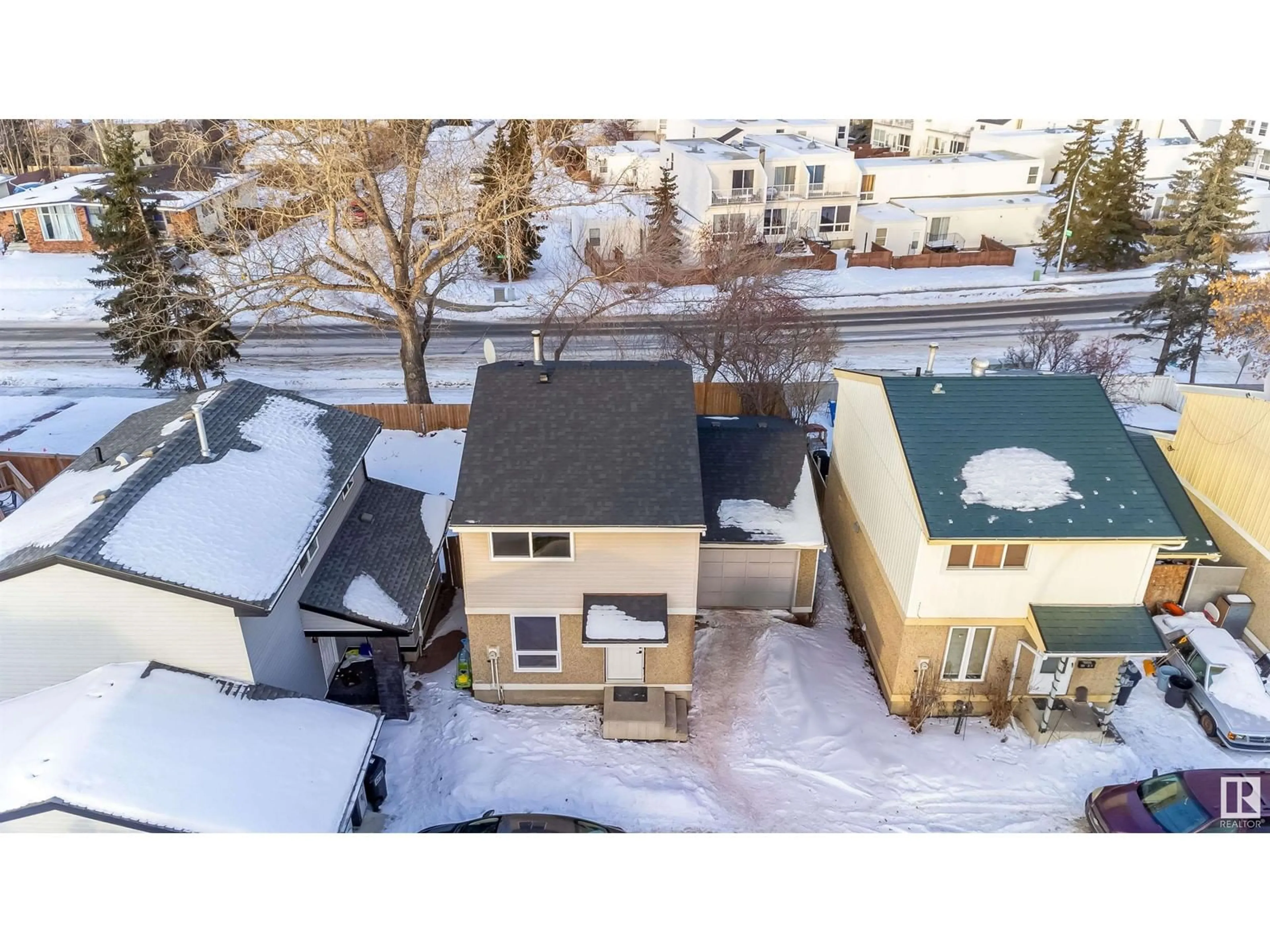 A pic from outside/outdoor area/front of a property/back of a property/a pic from drone, street for 3837 85 ST NW, Edmonton Alberta T6K2L5