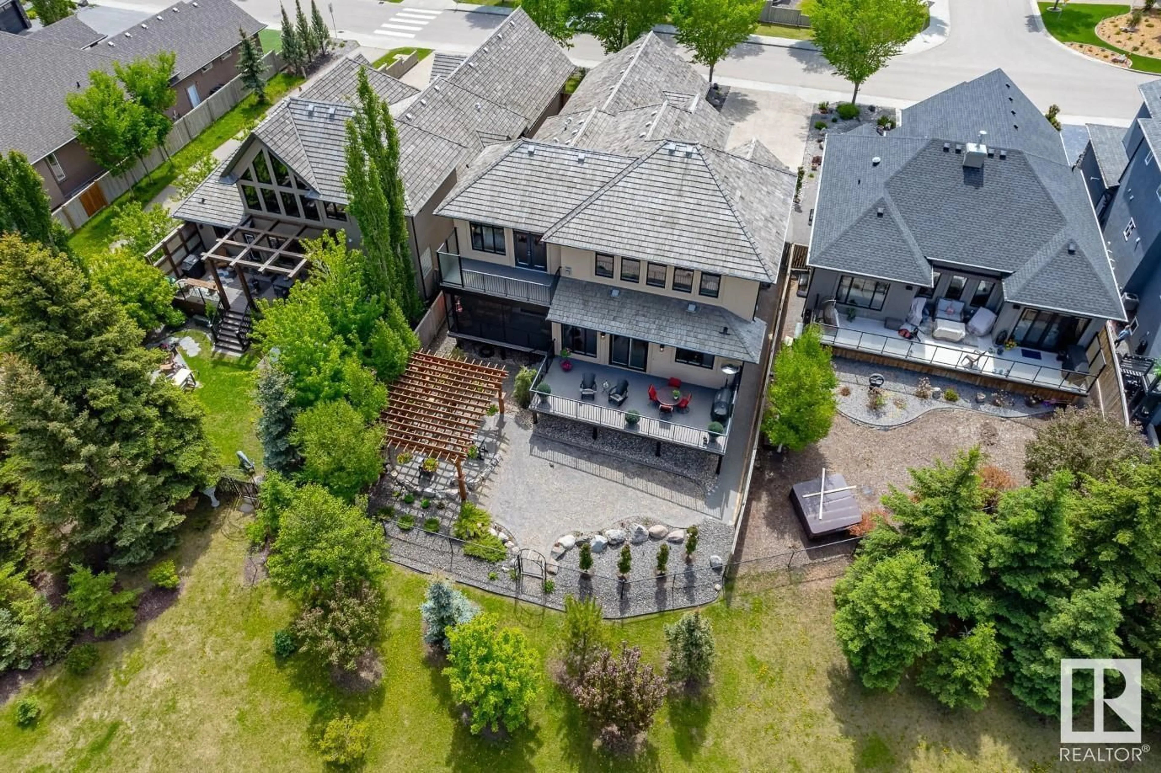 A pic from outside/outdoor area/front of a property/back of a property/a pic from drone, unknown for 1196 ADAMSON DR SW, Edmonton Alberta T6W0V4