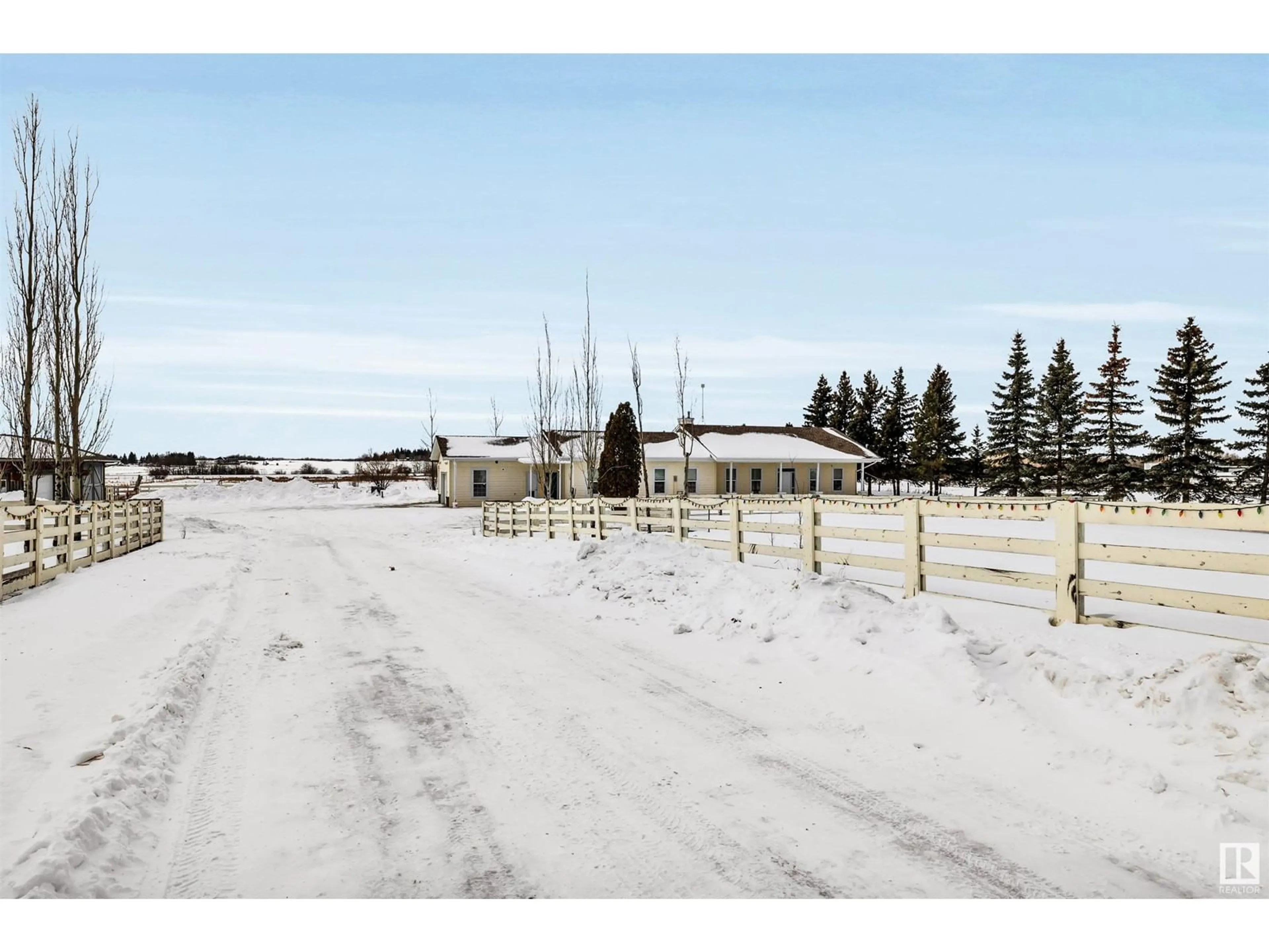 A pic from outside/outdoor area/front of a property/back of a property/a pic from drone, building for 51214 RGE RD 232, Rural Strathcona County Alberta T8B1K8