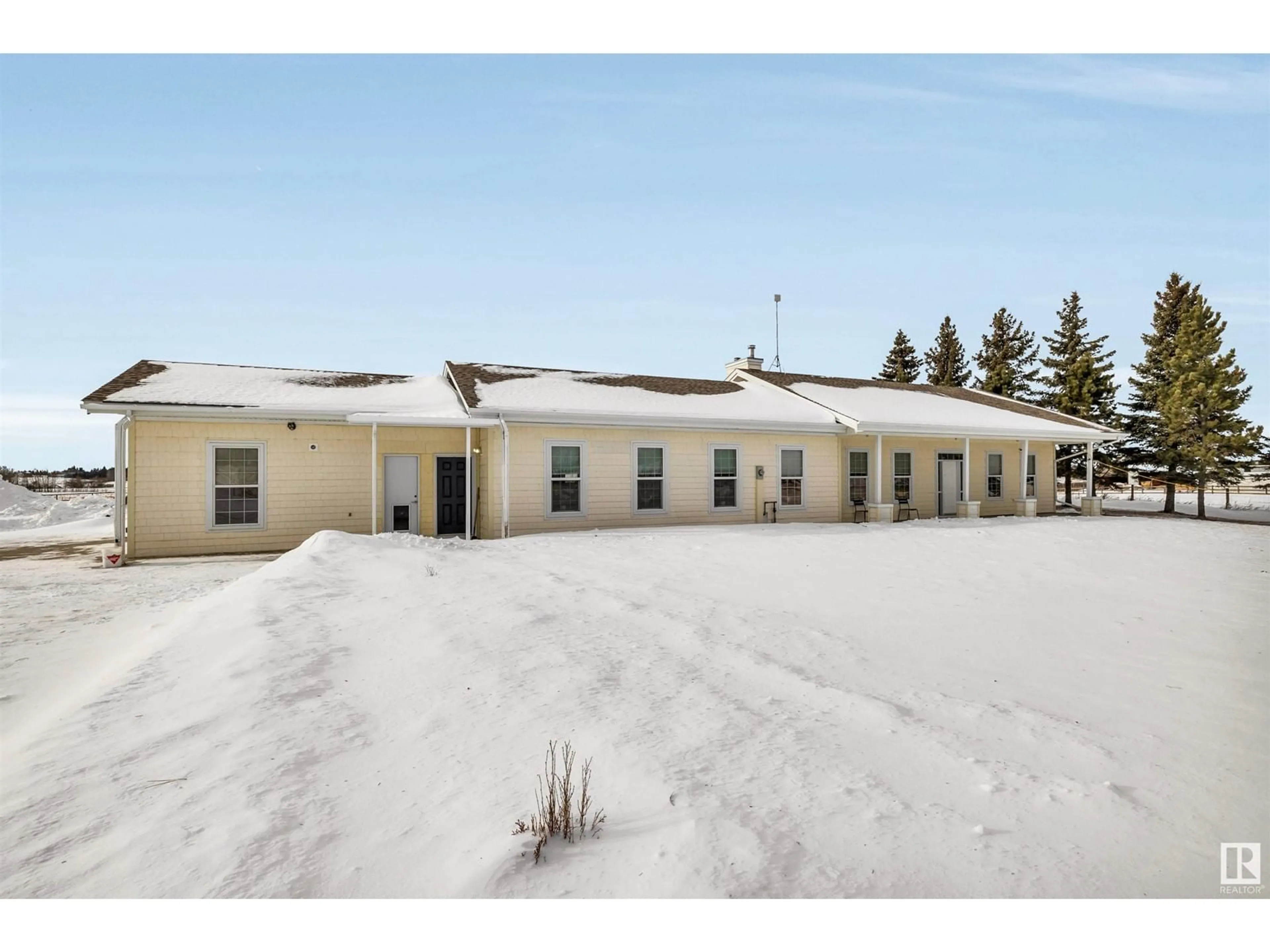 A pic from outside/outdoor area/front of a property/back of a property/a pic from drone, building for 51214 RGE RD 232, Rural Strathcona County Alberta T8B1K8