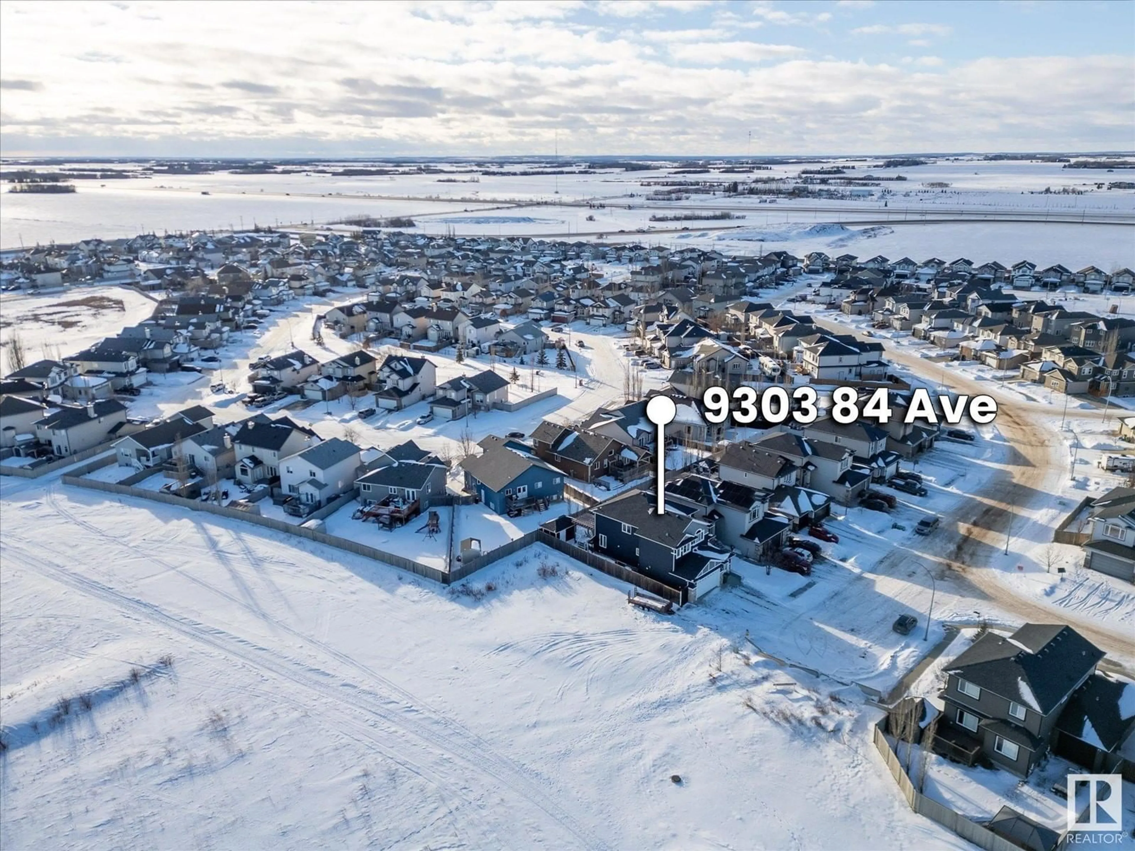 A pic from outside/outdoor area/front of a property/back of a property/a pic from drone, unknown for 9303 84 AV, Morinville Alberta T8R0A7