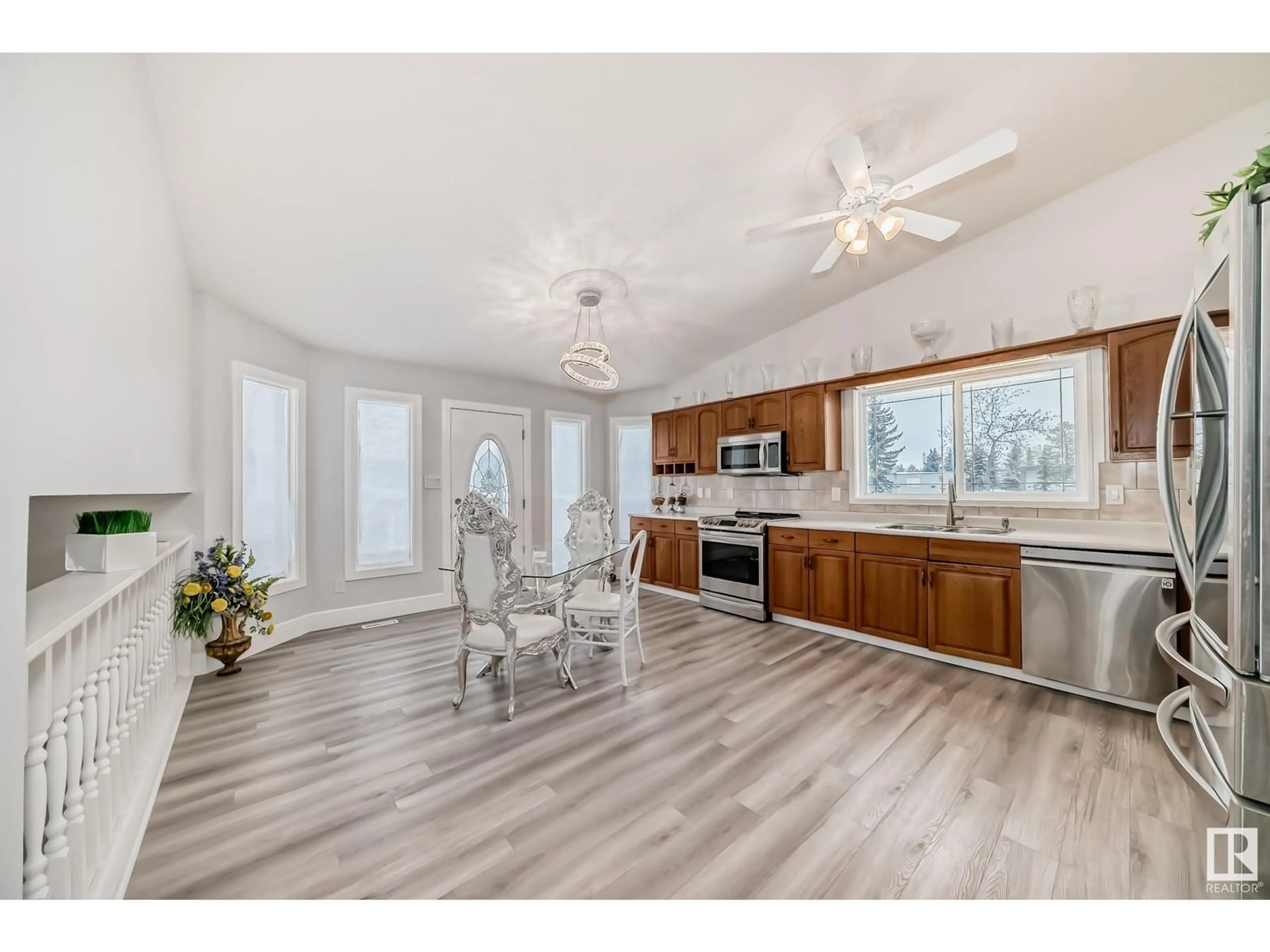Open concept kitchen, wood/laminate floor for 10735 BEAUMARIS RD, Edmonton Alberta T5X5P1