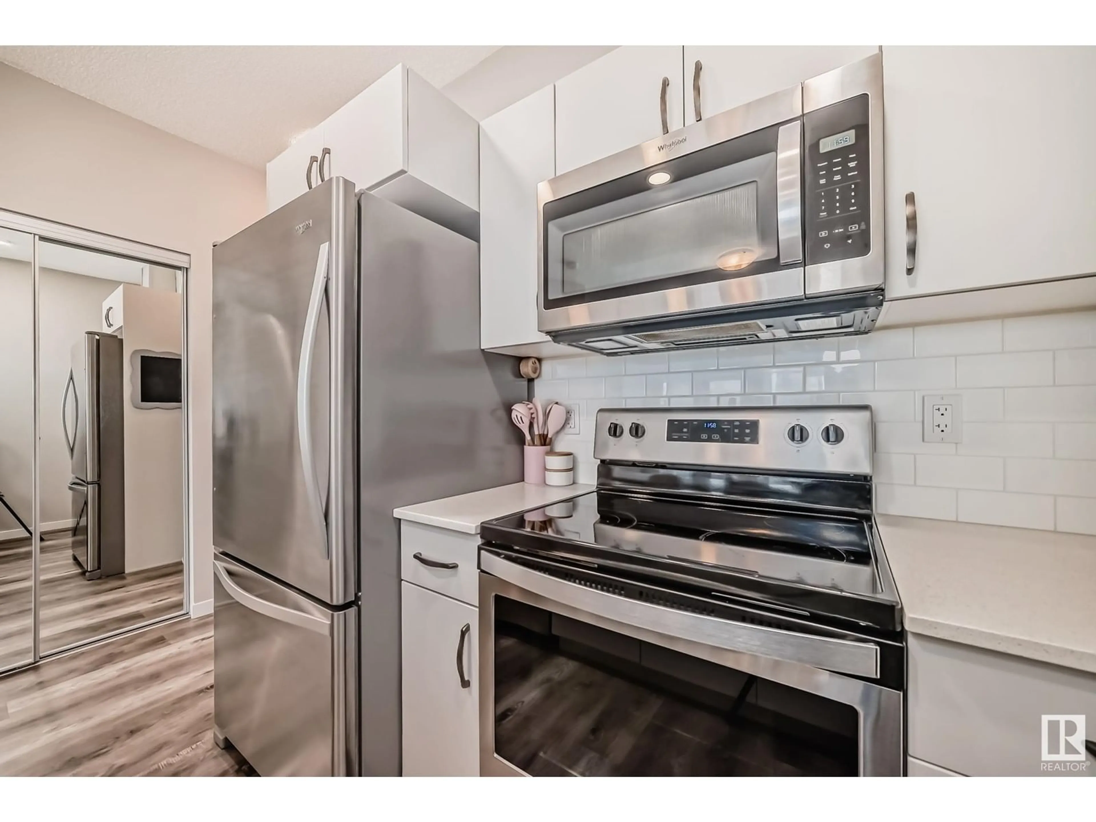 Standard kitchen, unknown for #146 1818 RUTHERFORD RD SW, Edmonton Alberta T6W2K6