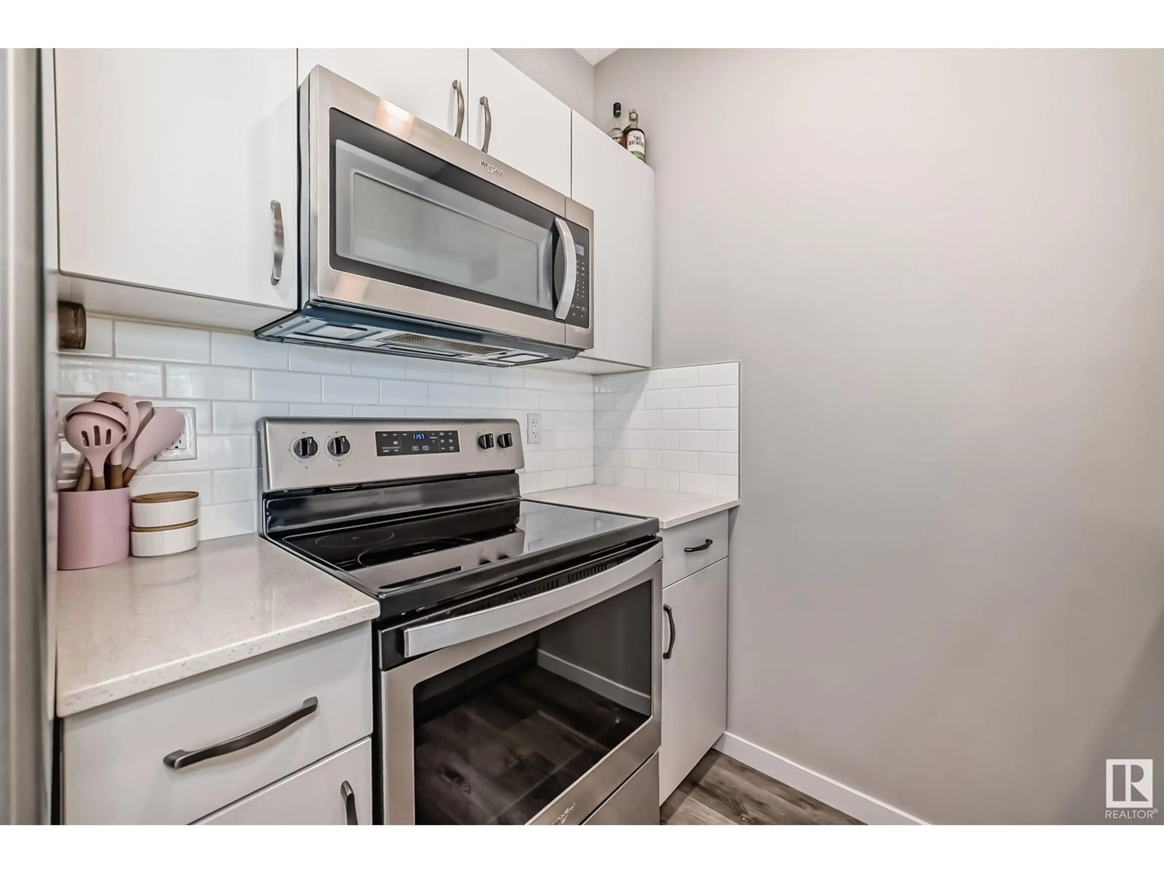 Standard kitchen, unknown for #146 1818 RUTHERFORD RD SW, Edmonton Alberta T6W2K6