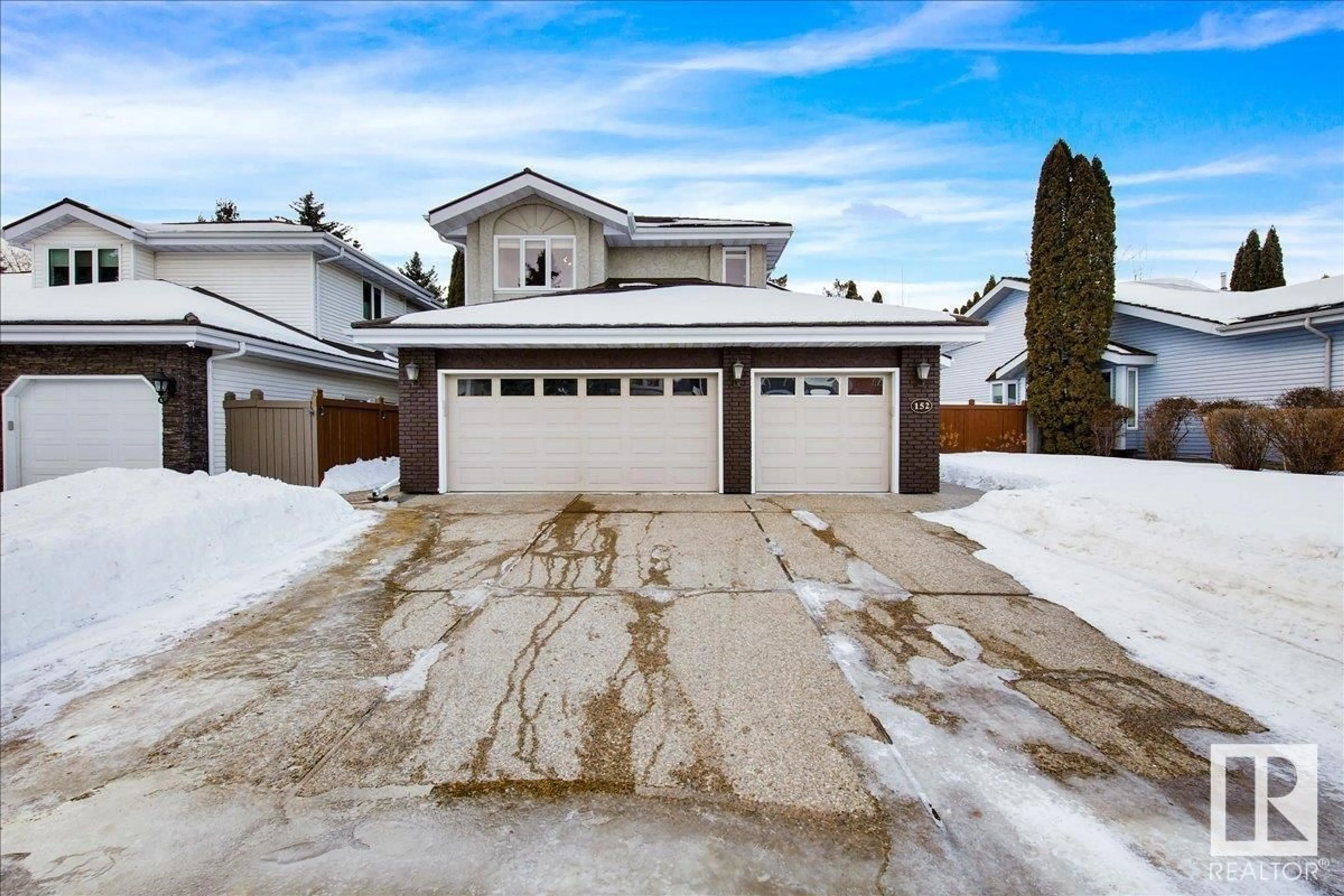 Indoor garage for 152 WOLF RIDGE PL NW, Edmonton Alberta T5T5N1