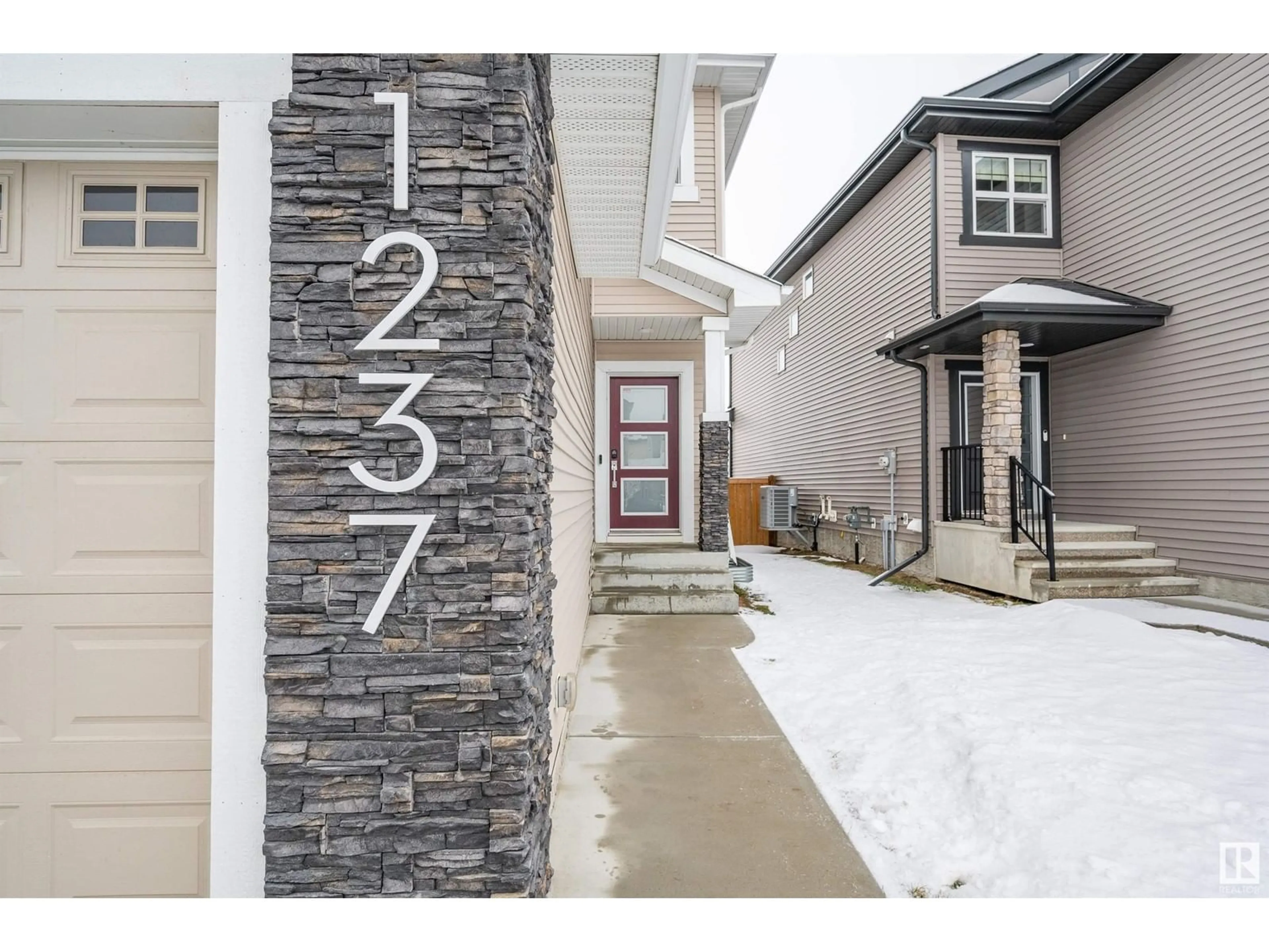 Indoor entryway for 1237 CALAHOO RD, Spruce Grove Alberta T7X0X8