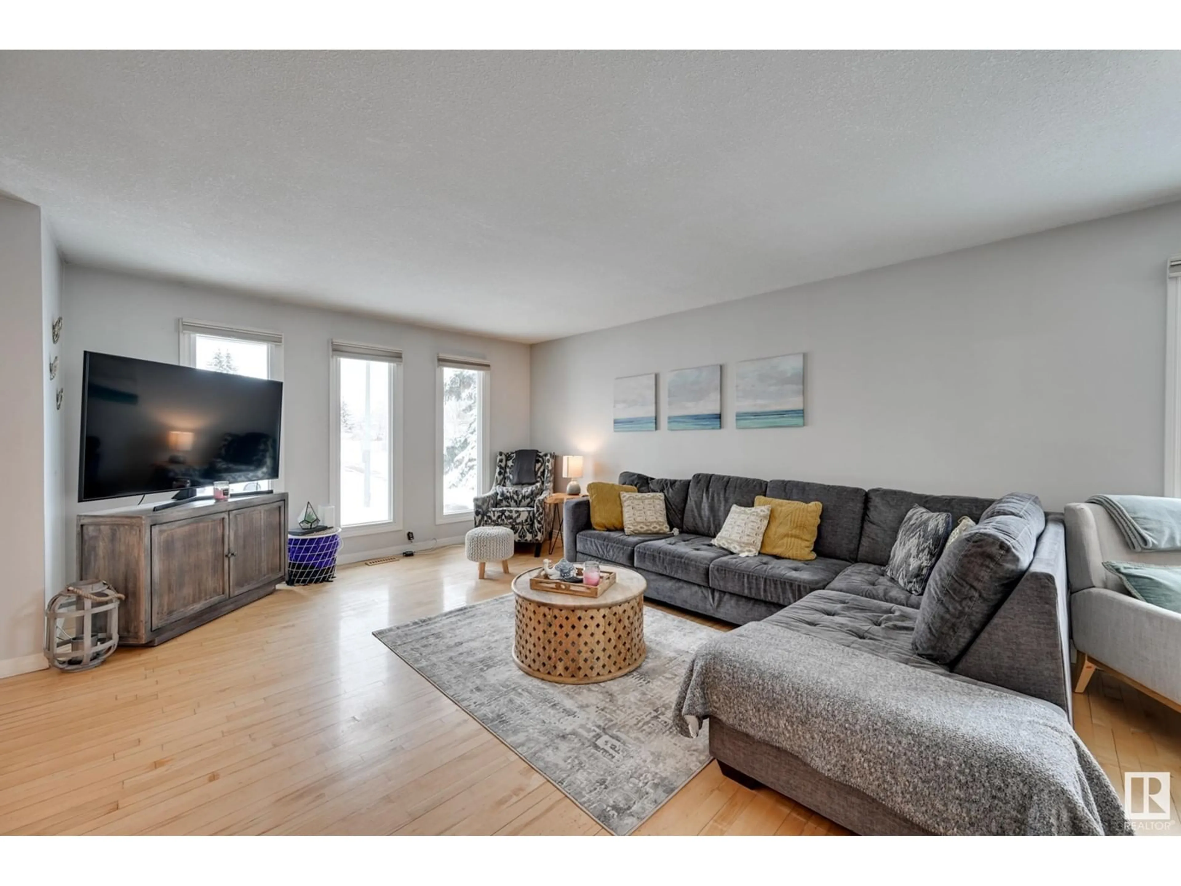 Living room with furniture, wood/laminate floor for 1066 PARKER DR, Sherwood Park Alberta T8A3Y2