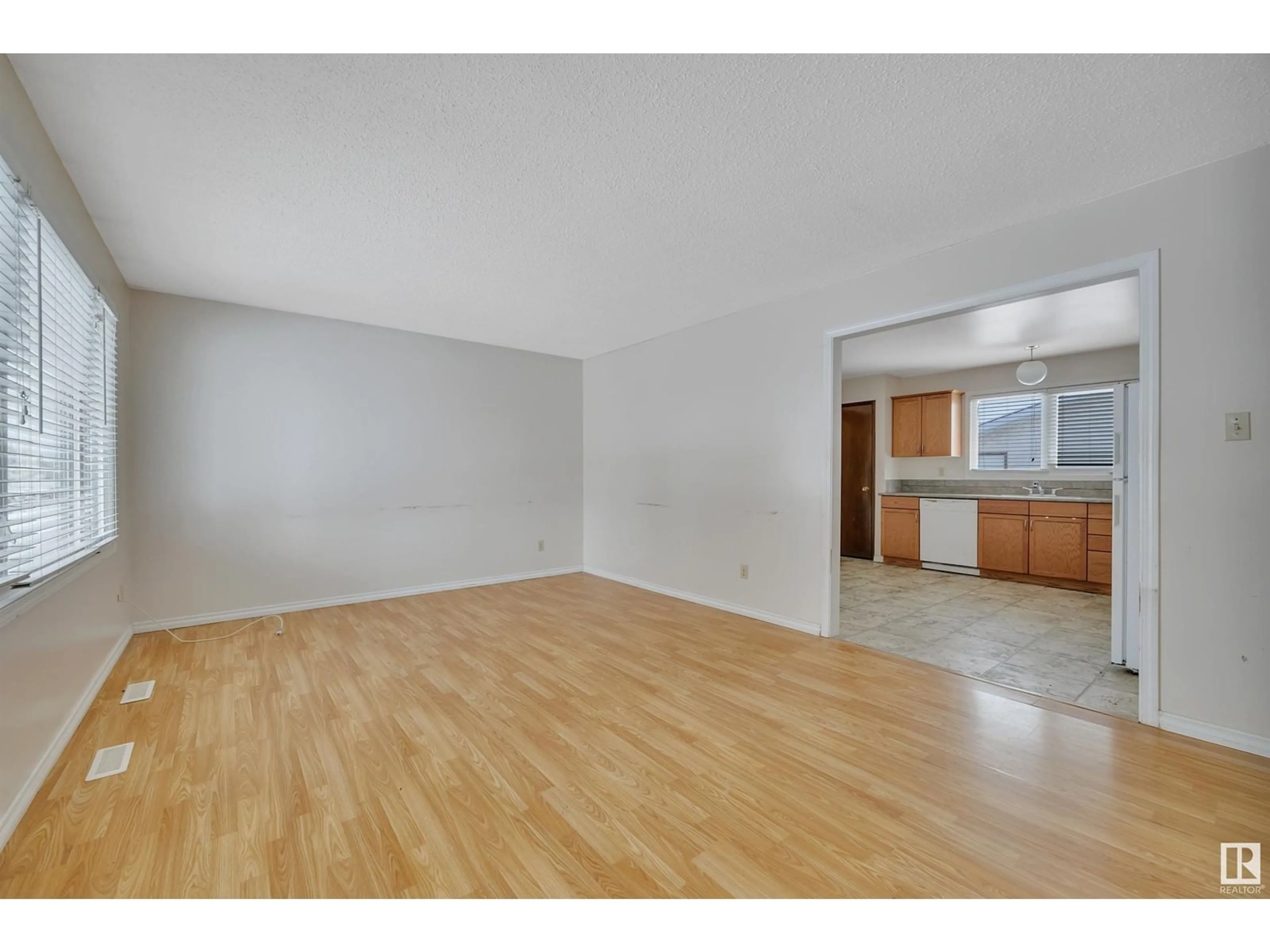 A pic of a room for 843 MILLBOURNE RD E NW, Edmonton Alberta T6K0S4