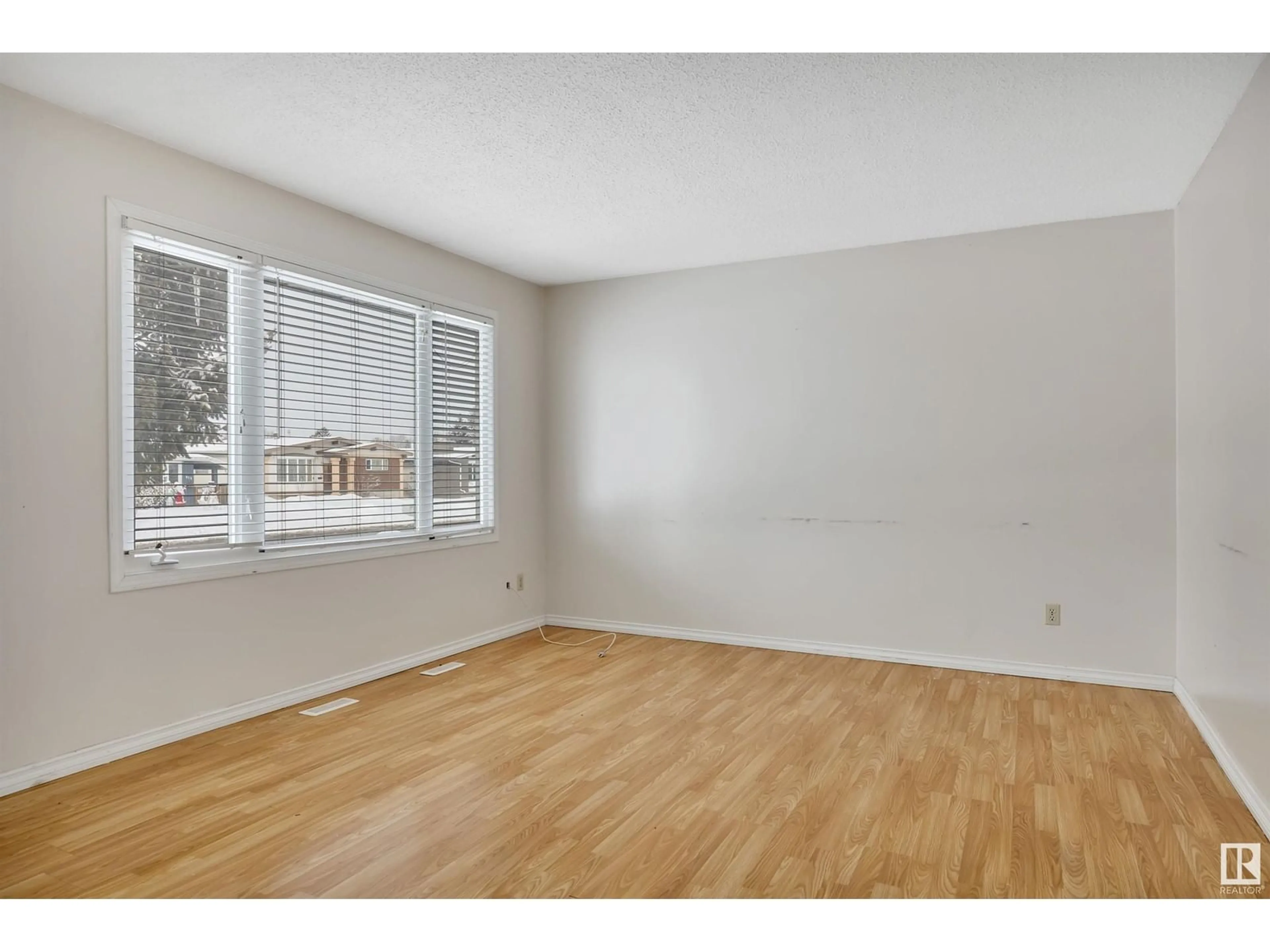 A pic of a room for 843 MILLBOURNE RD E NW, Edmonton Alberta T6K0S4