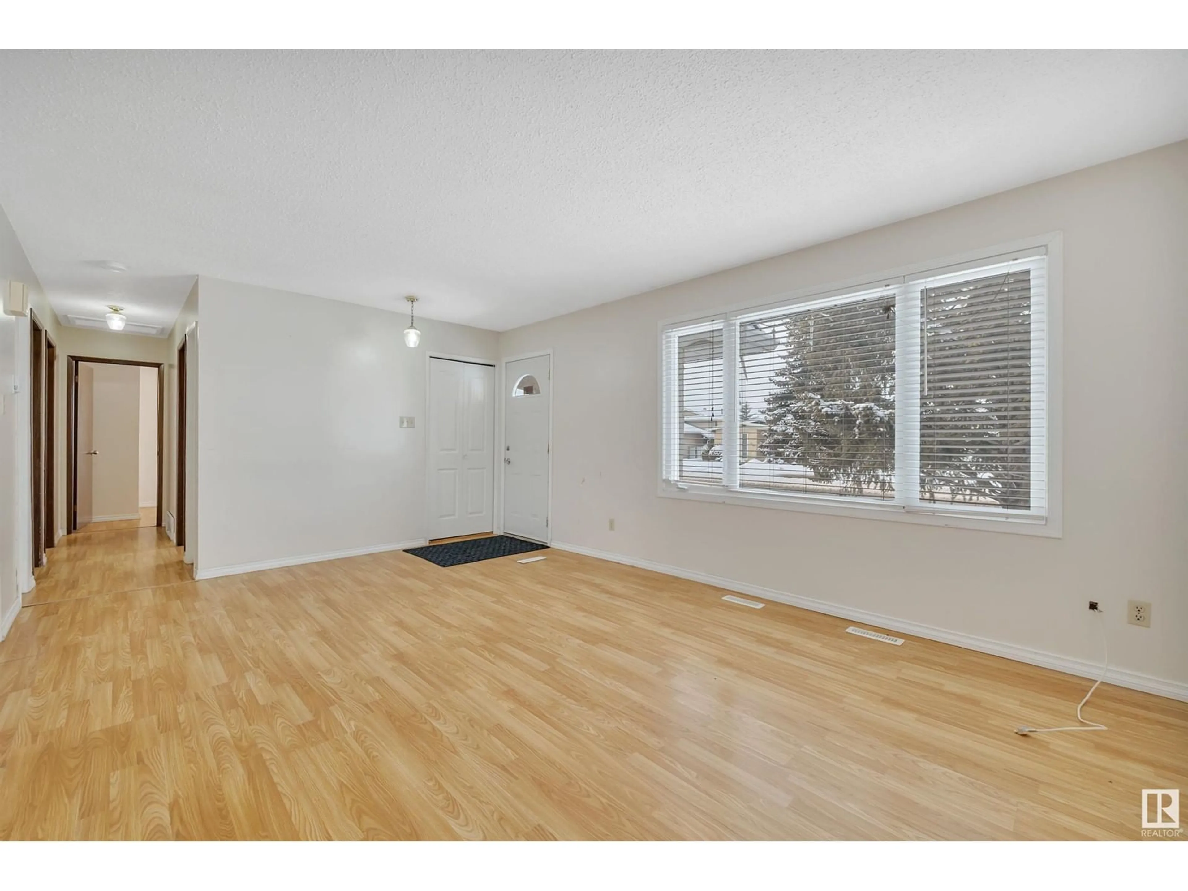 A pic of a room for 843 MILLBOURNE RD E NW, Edmonton Alberta T6K0S4