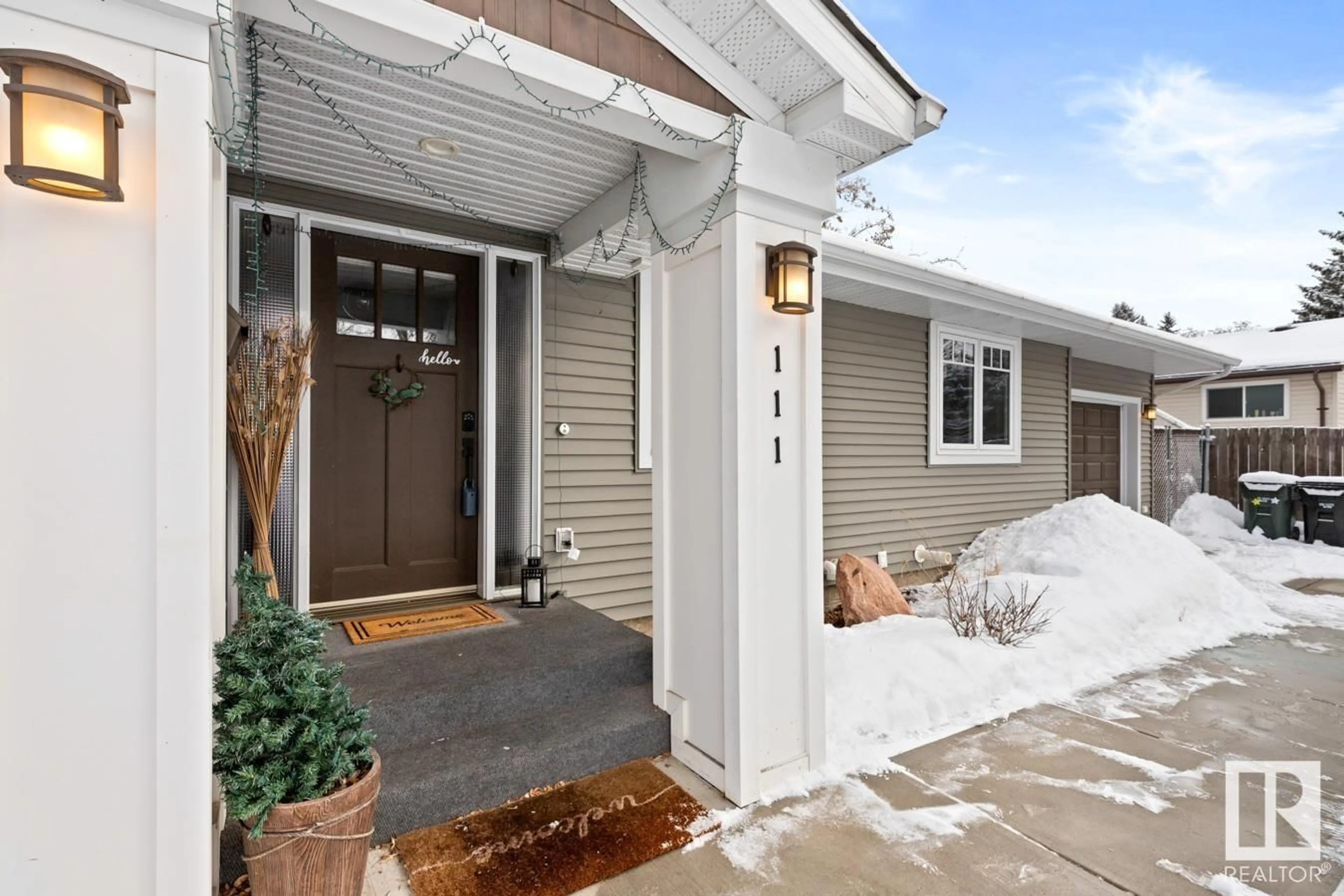 Indoor entryway for 111 CEDAR ST, Sherwood Park Alberta T8A2E7