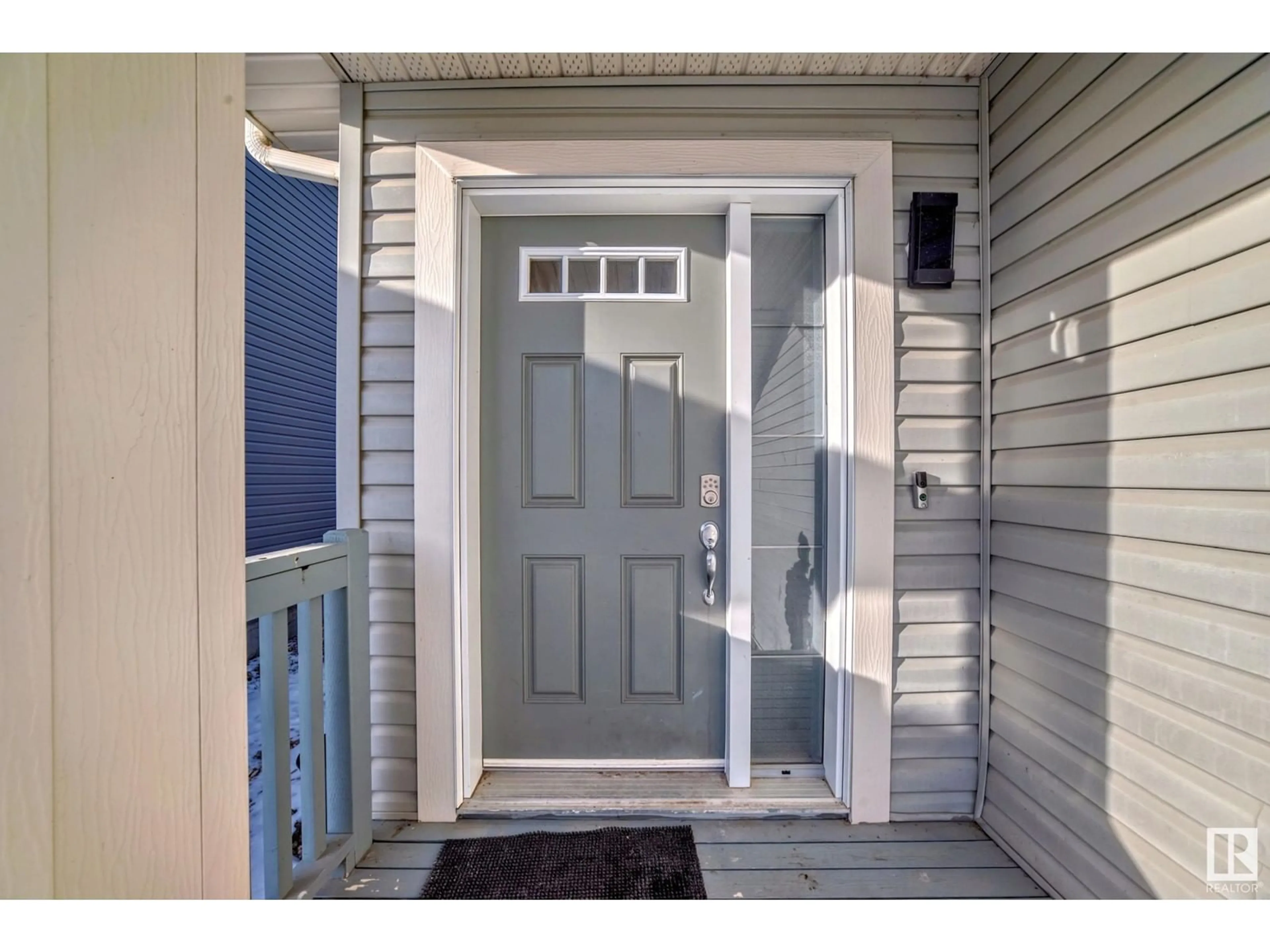 Indoor entryway for 18052 85 ST NW, Edmonton Alberta T5Z0E4