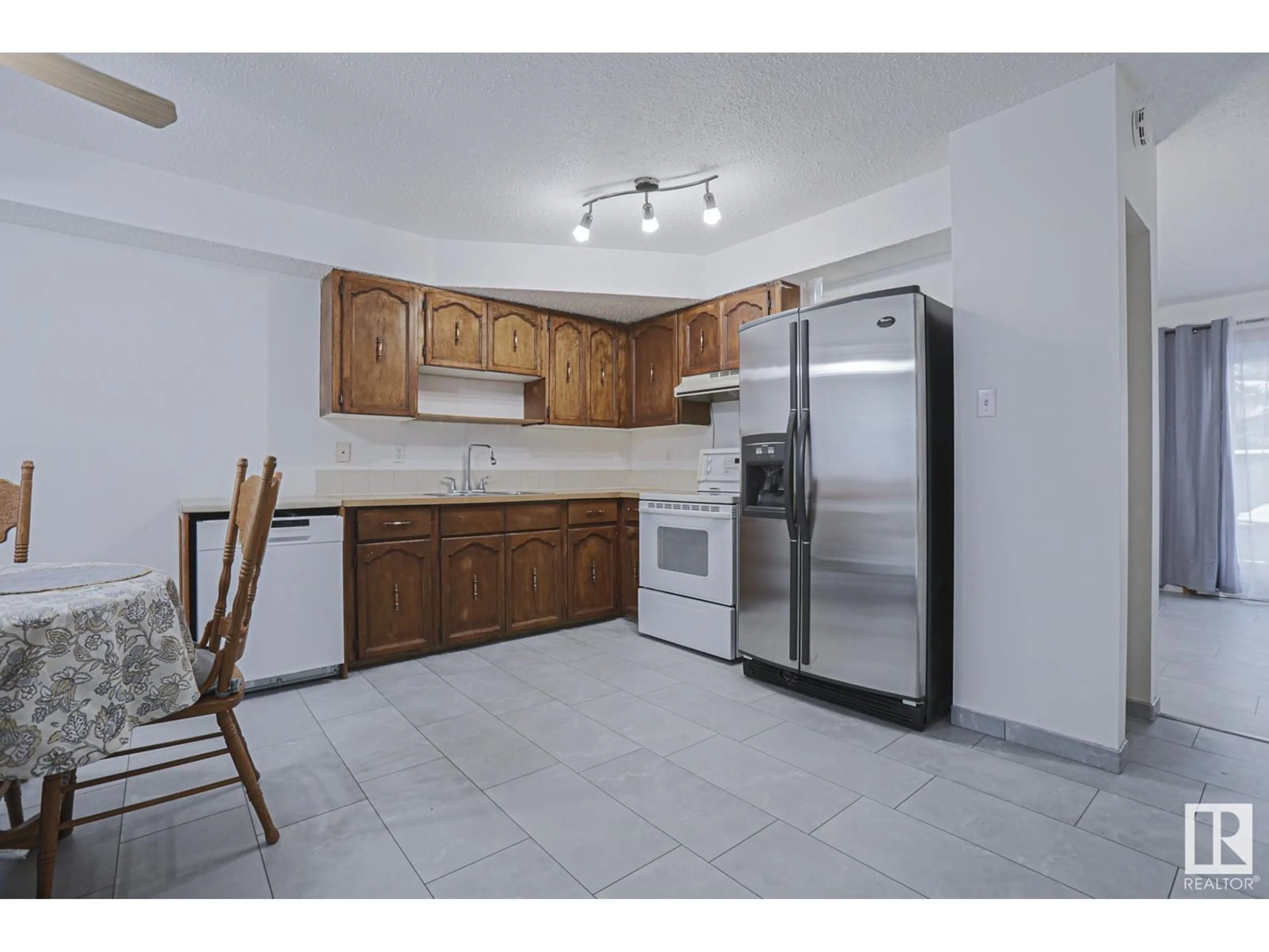 Standard kitchen, unknown for 13844 24 ST NW, Edmonton Alberta T5Y1B6