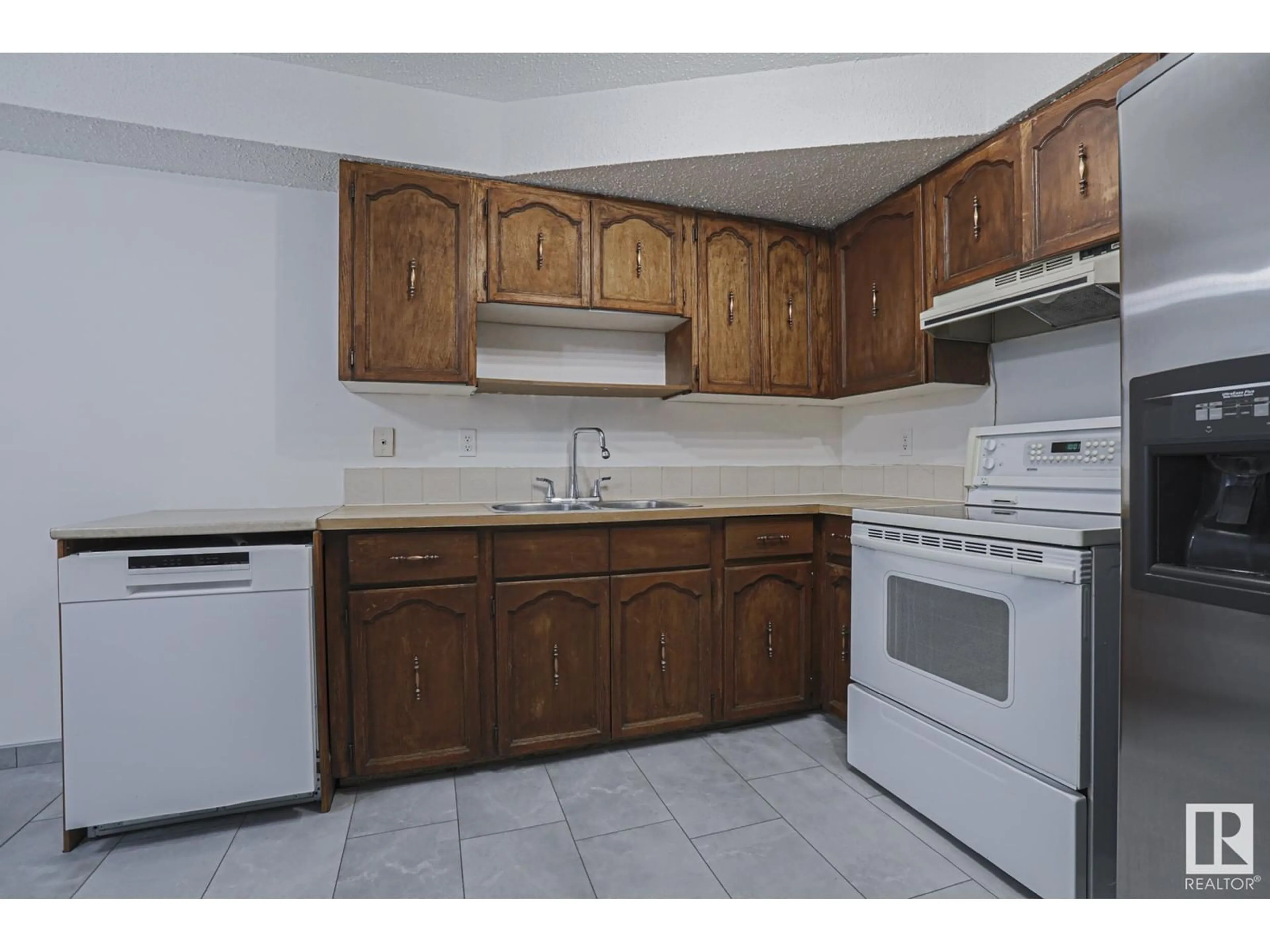 Standard kitchen, unknown for 13844 24 ST NW, Edmonton Alberta T5Y1B6