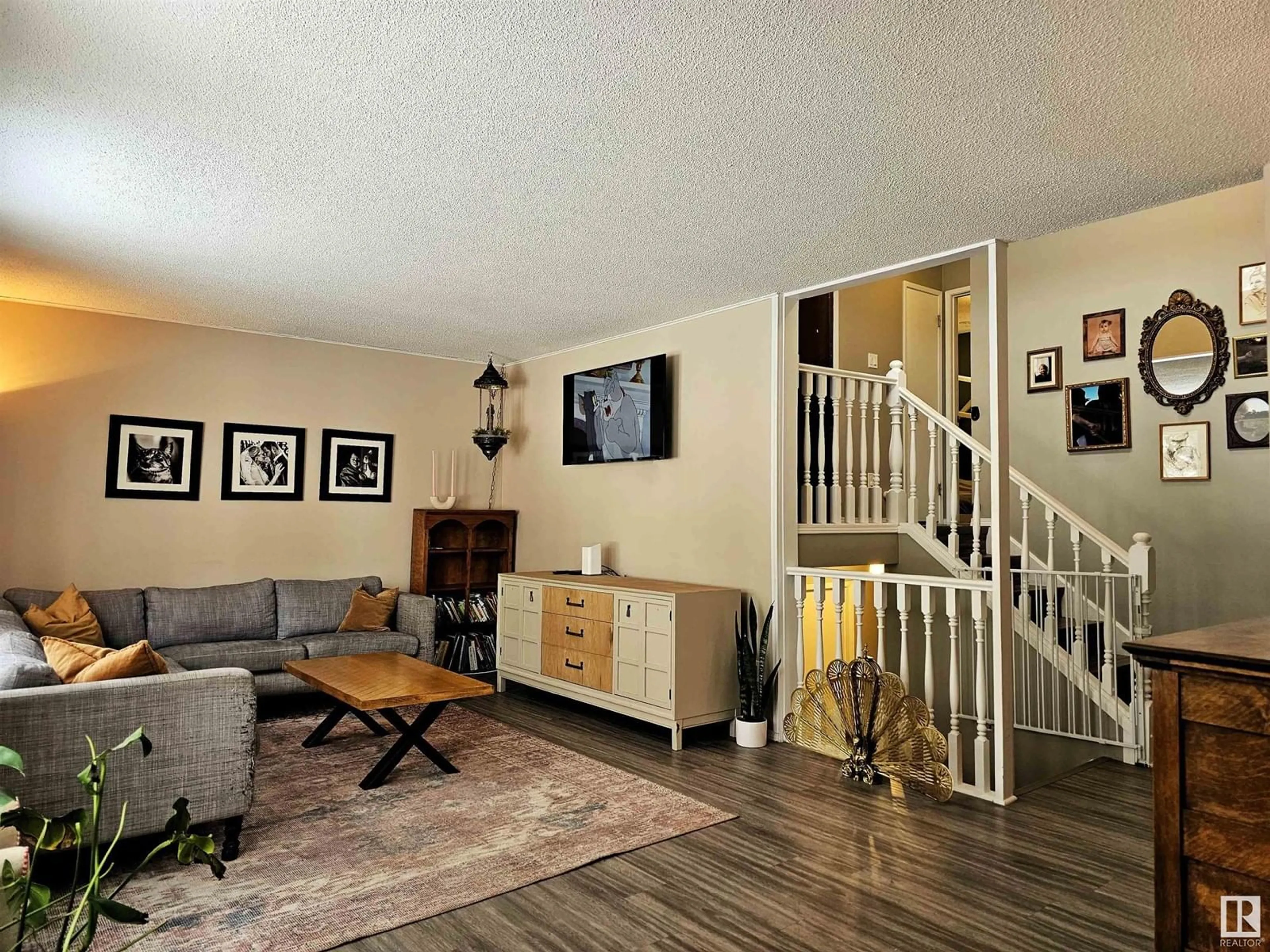 Living room with furniture, wood/laminate floor for 76 GORDON CR, St. Albert Alberta T8N0V8