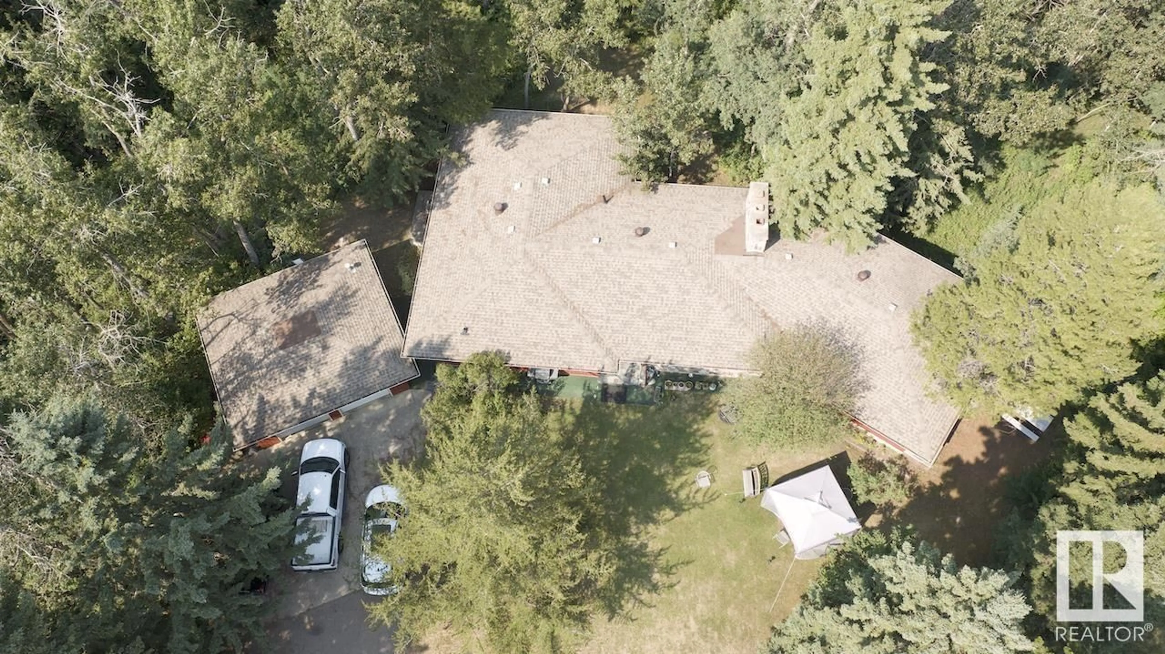 A pic from outside/outdoor area/front of a property/back of a property/a pic from drone, unknown for 40 BLACKBURN DR SW, Edmonton Alberta T6W1A2