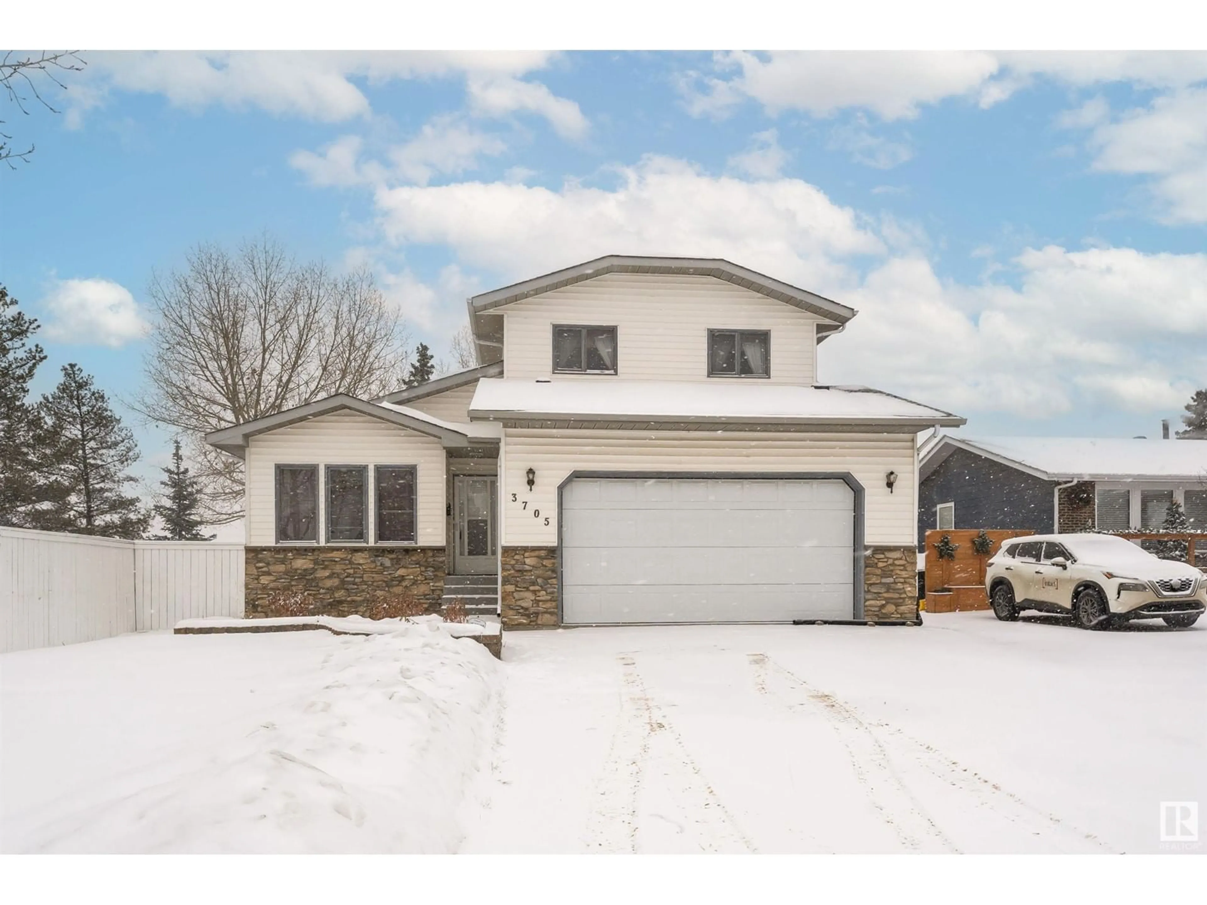 Home with vinyl exterior material, street for 3705 42 ST, Leduc Alberta T9E6A5