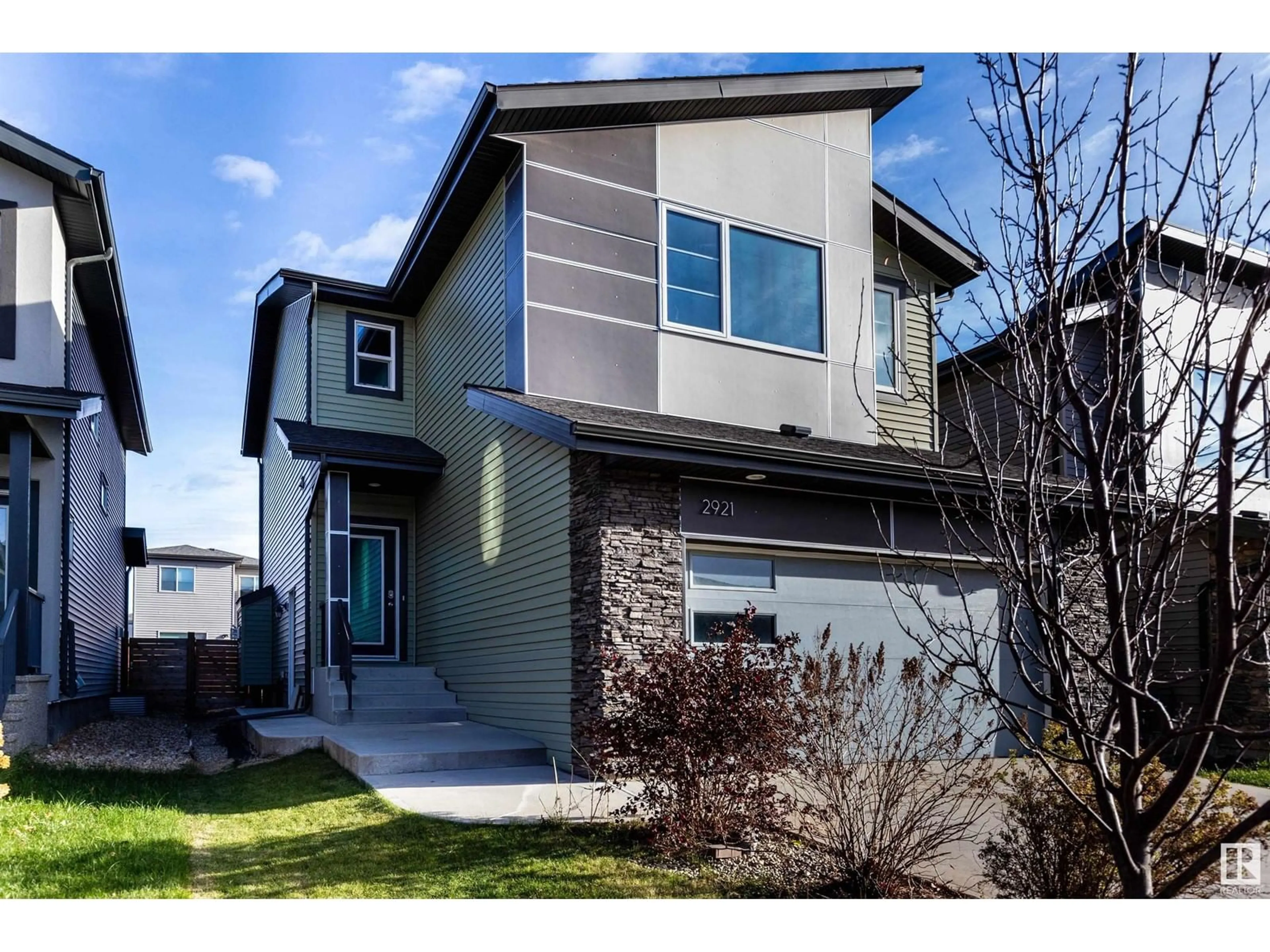 Home with vinyl exterior material, street for 2921 KOSTASH DR SW, Edmonton Alberta T6W3J8